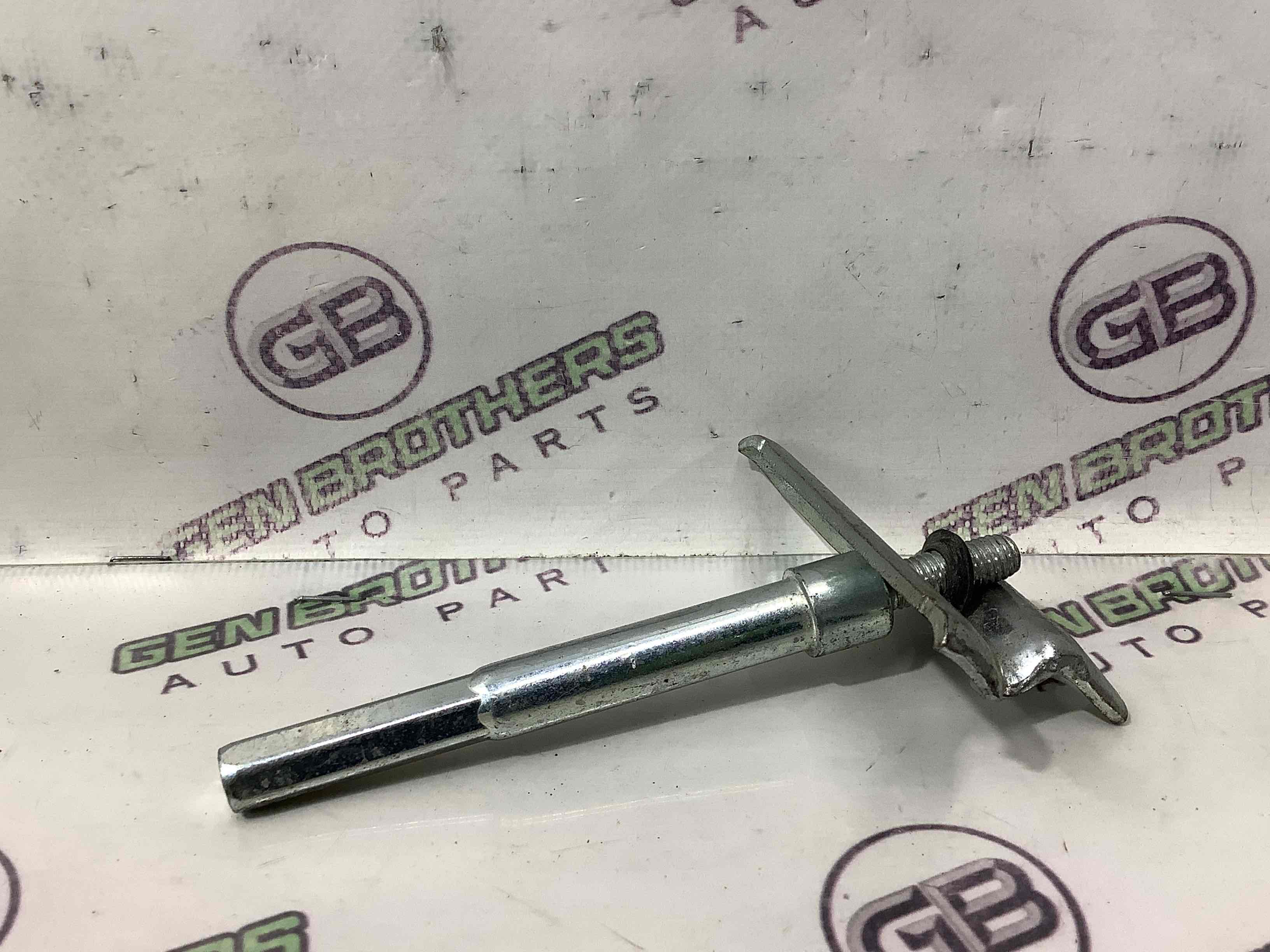 Полиця акумулятора, кришка, кріплення майданчик АКБ