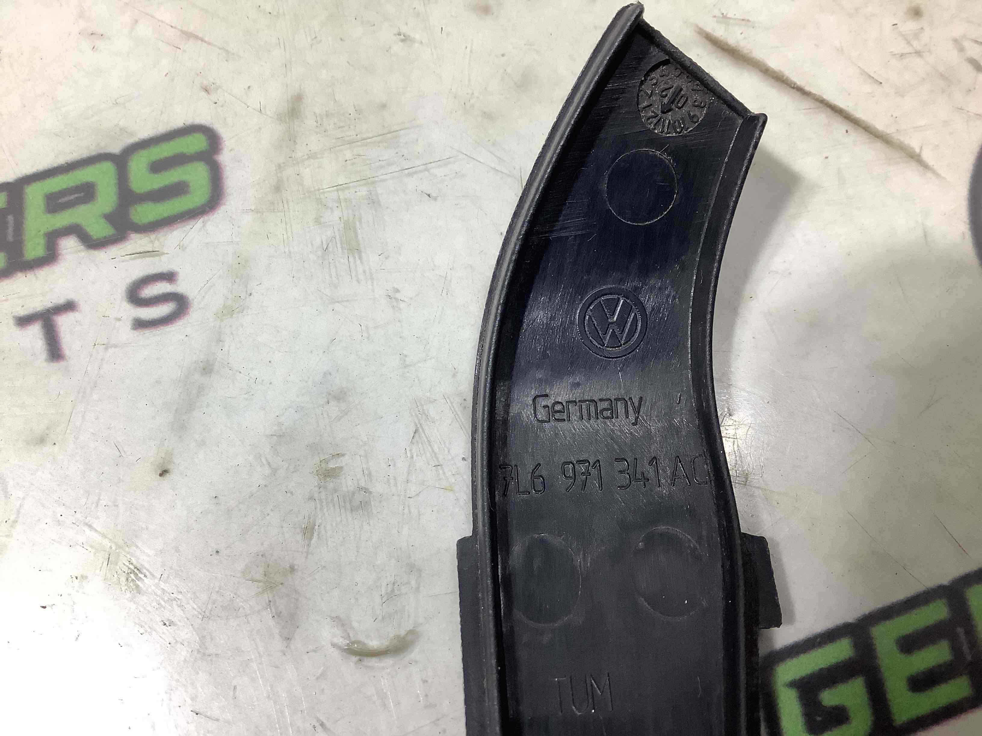 Пластикові елементи салону