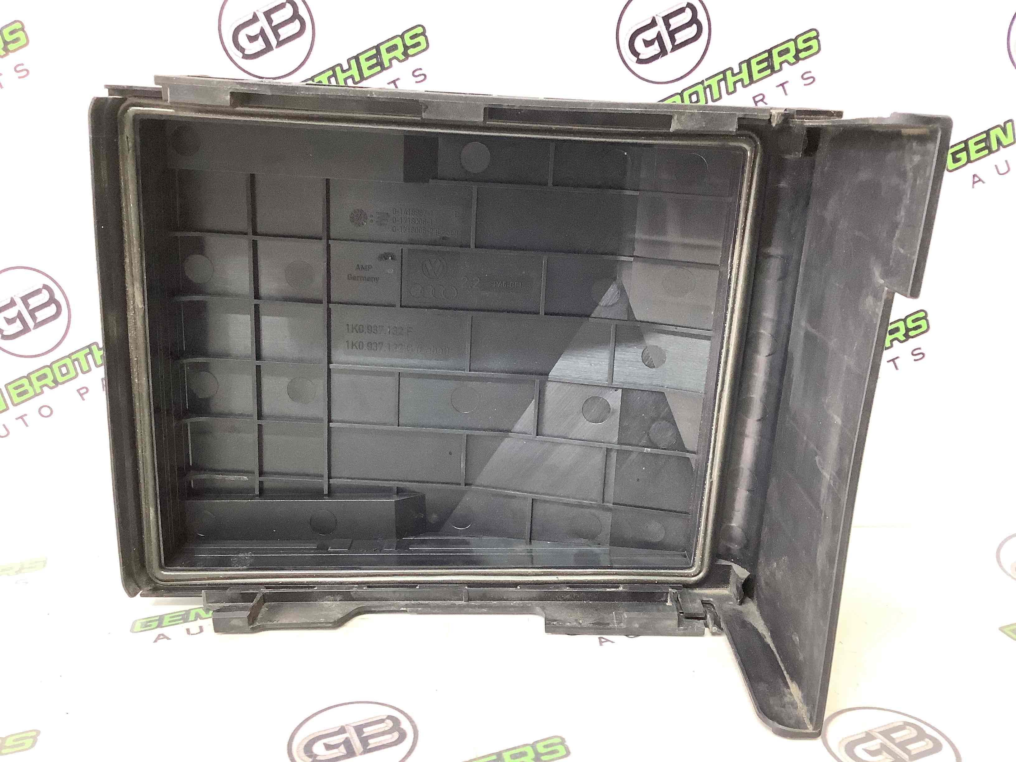 Кришка корпус блоку запобіжників