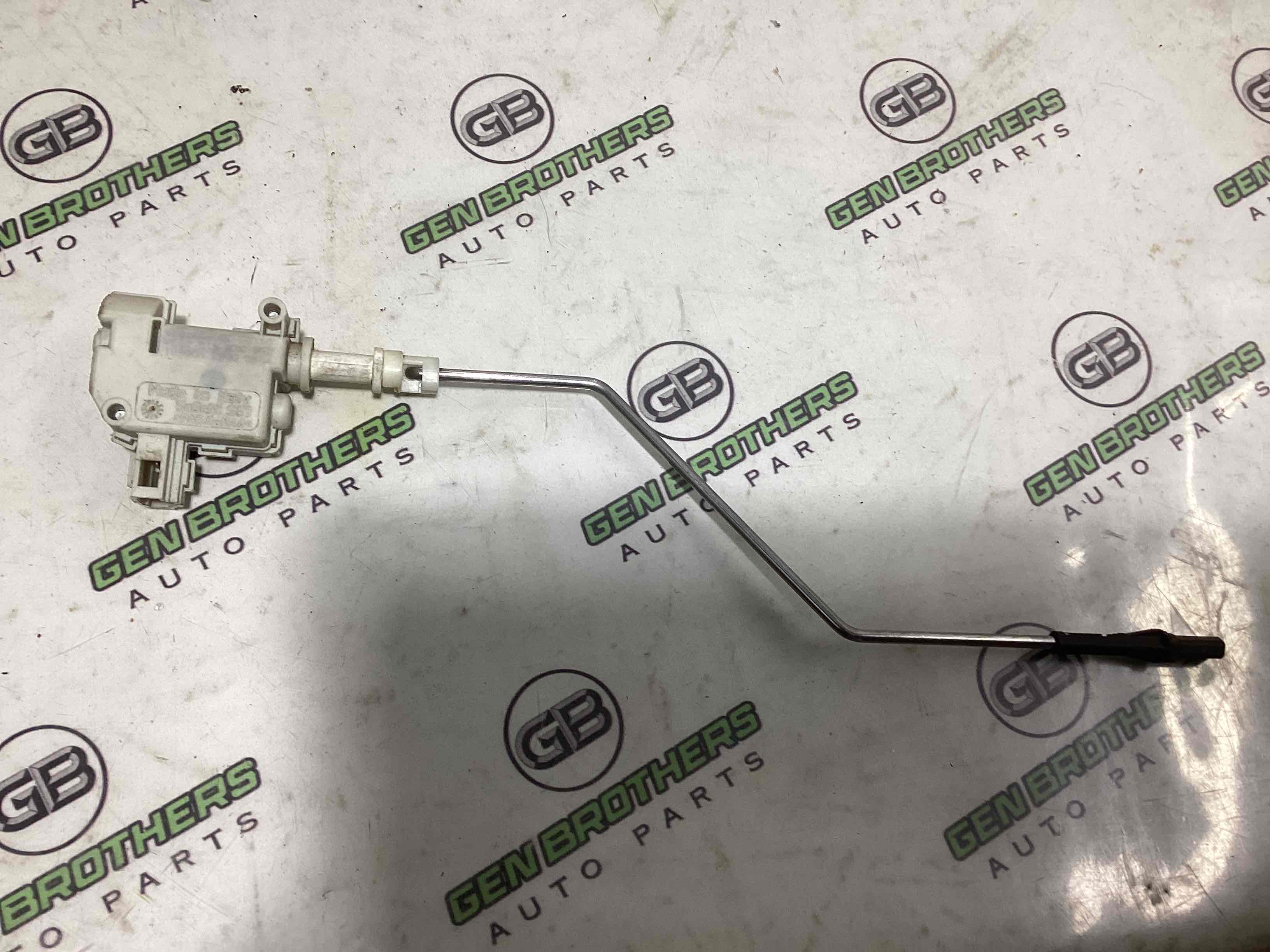 Замок лючка бензобака