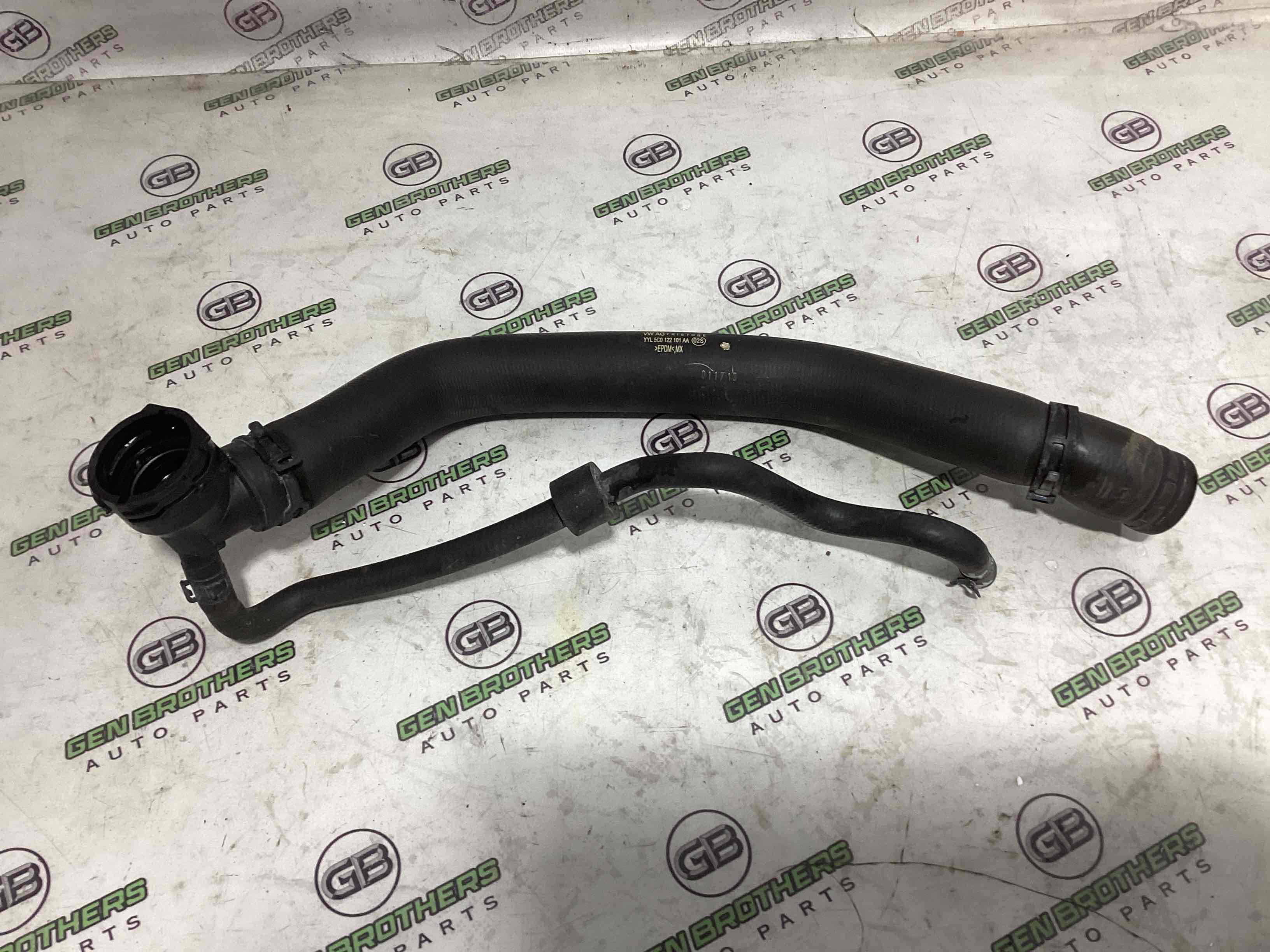 Патрубок трубопровід, шланг