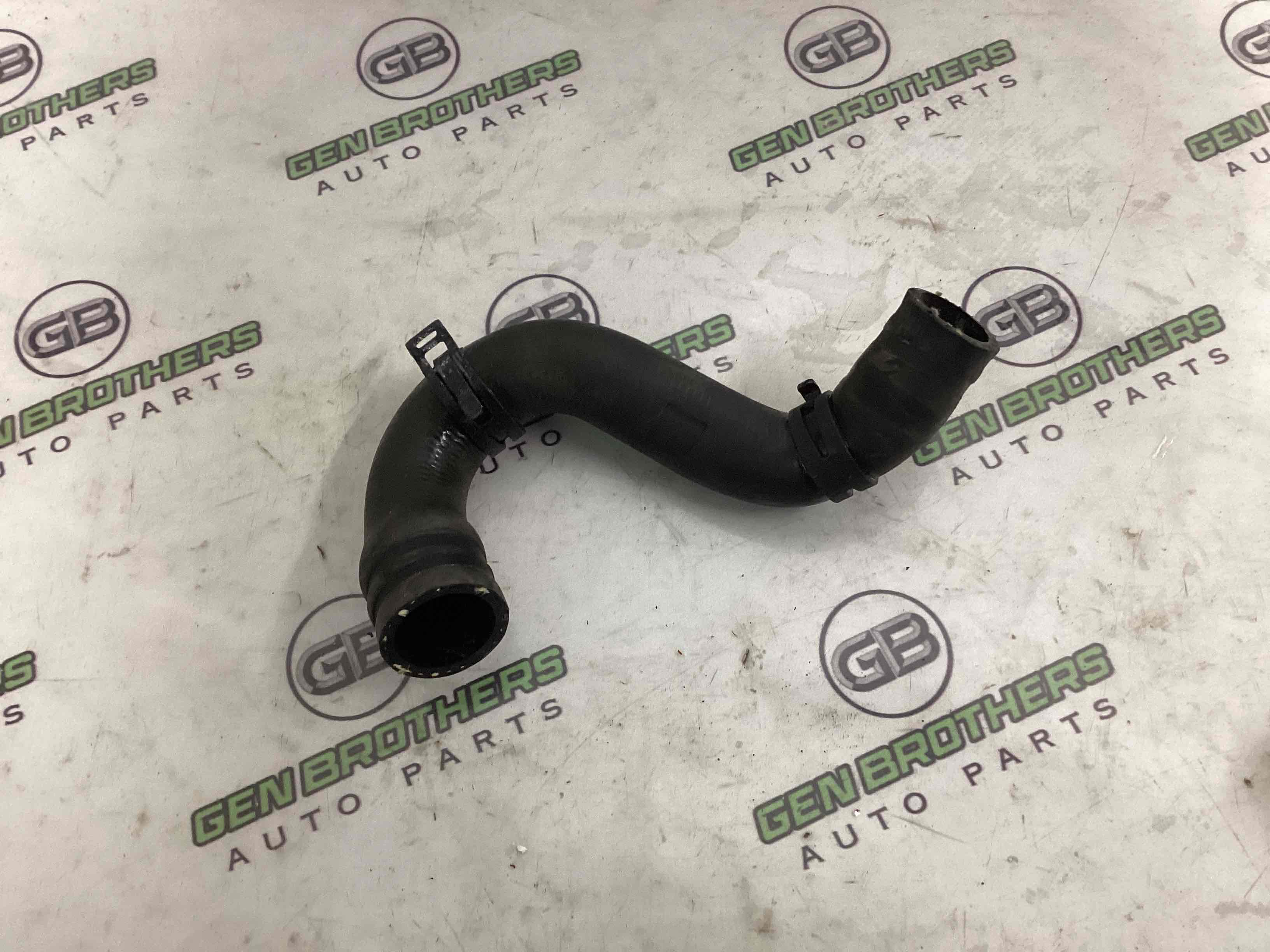 Патрубок трубопровід, шланг