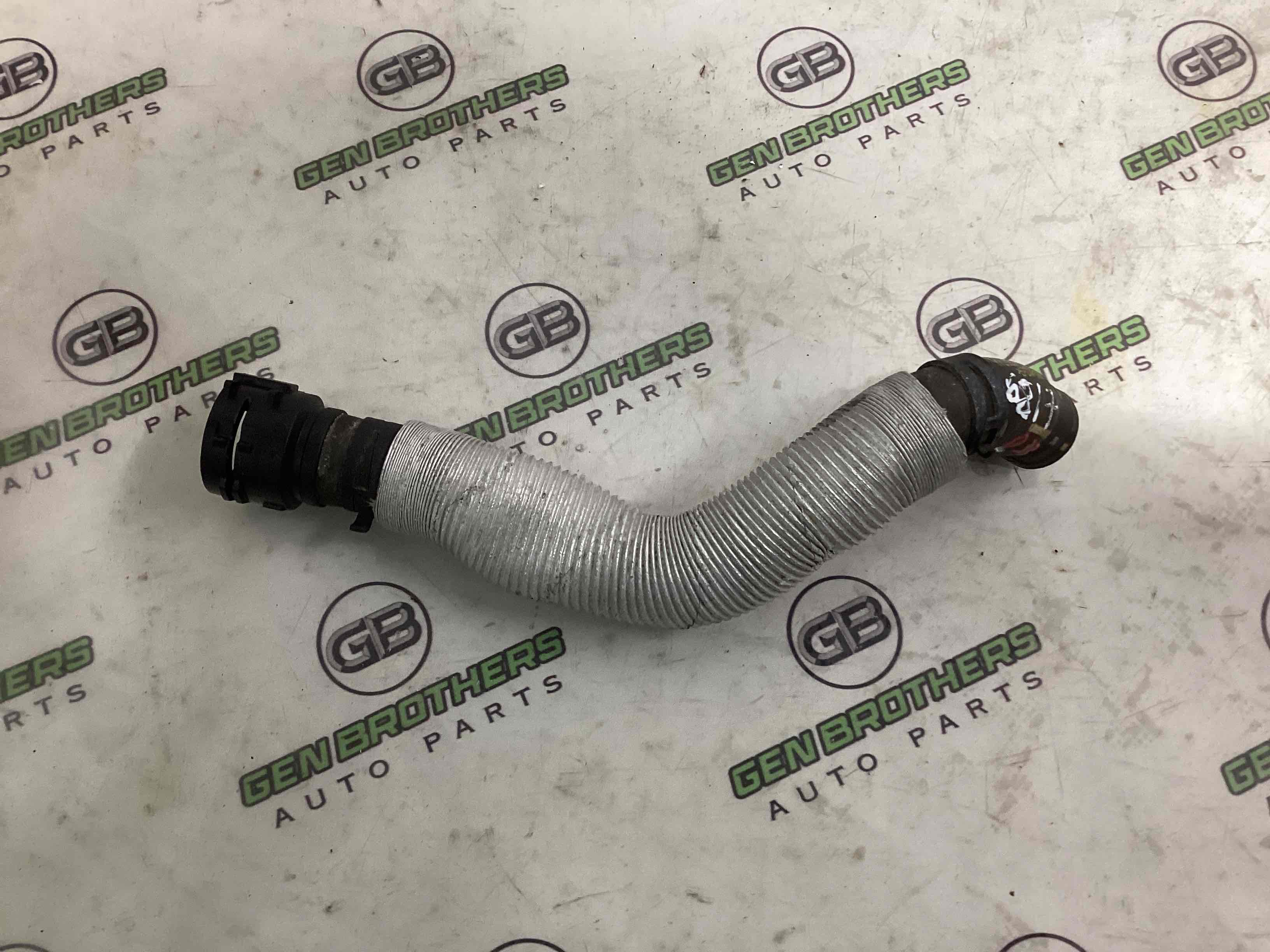 Патрубок трубопровід, шланг