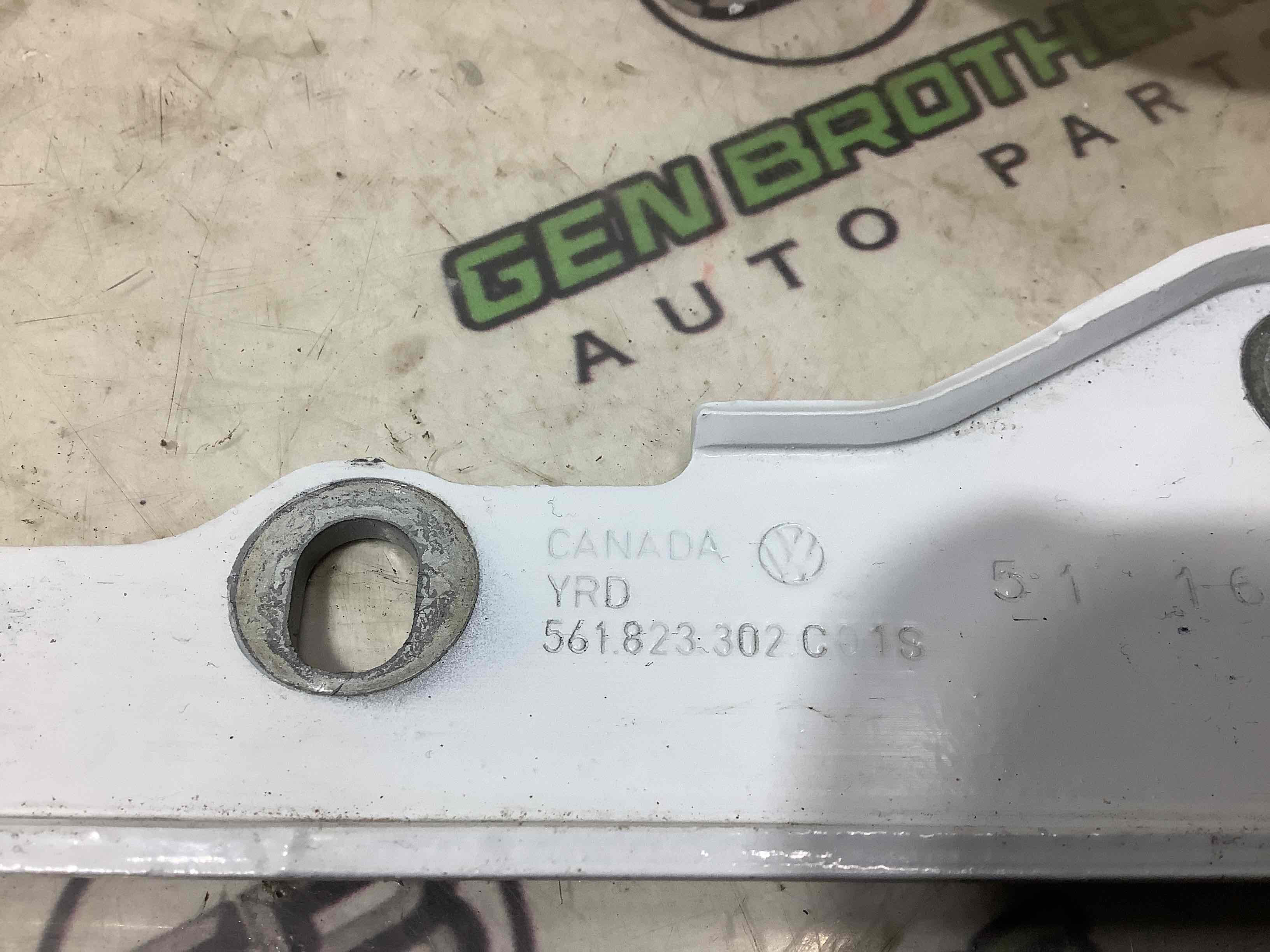 Петля капота, кронштейн капота