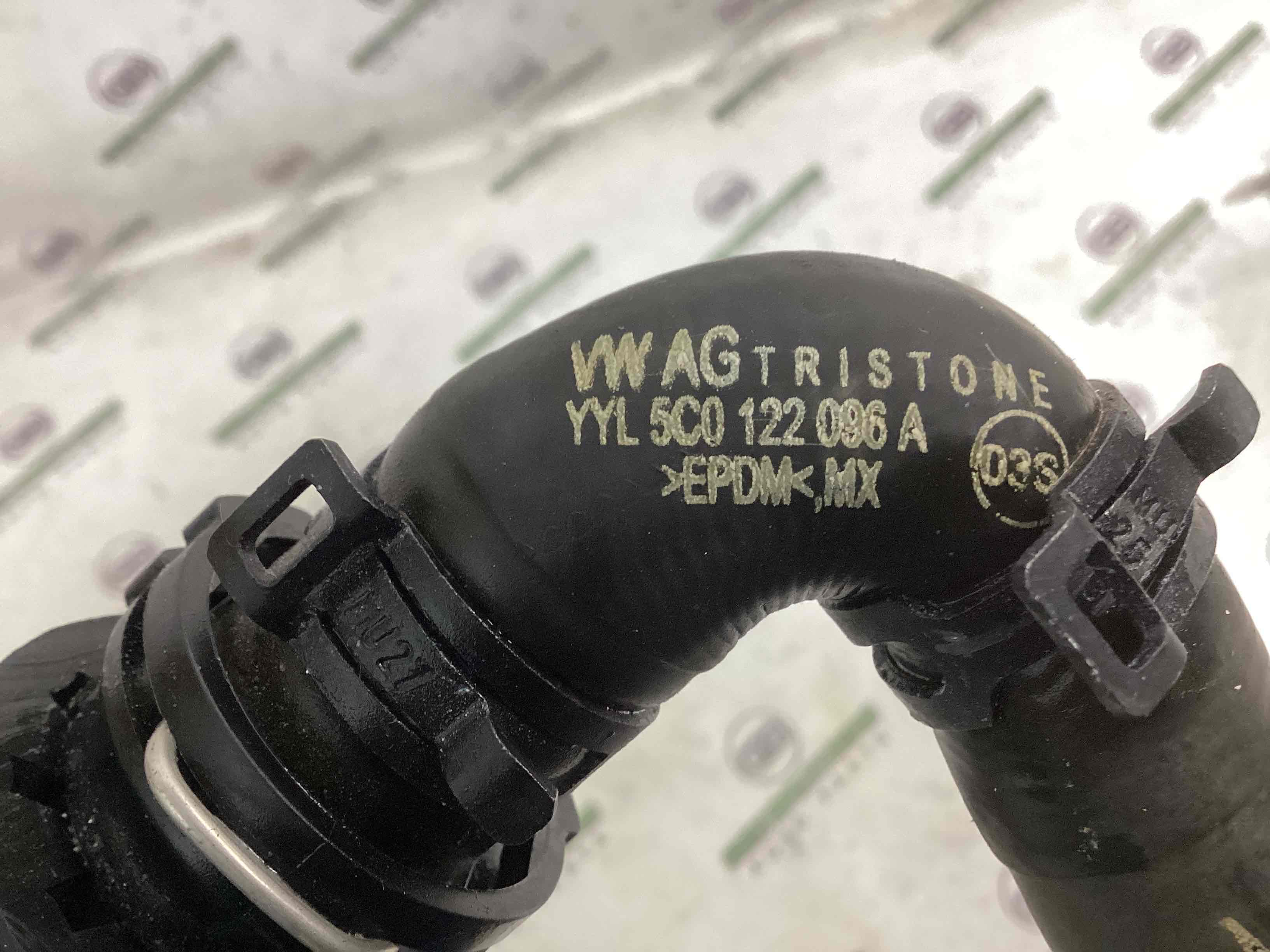 Патрубок трубопровід, шланг