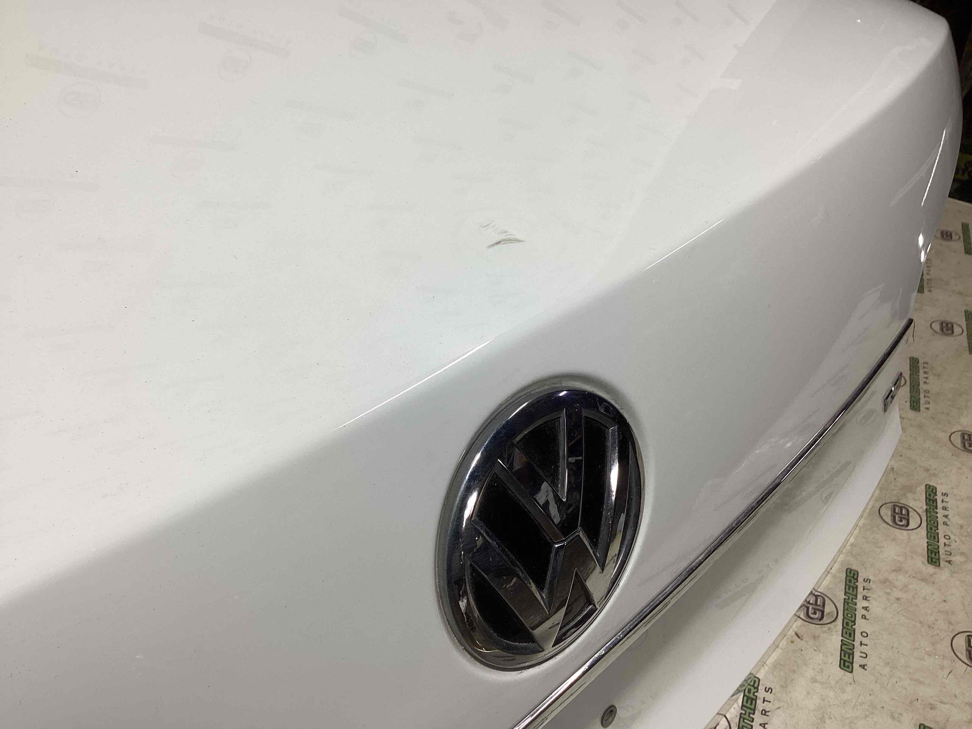 Кришка багажника, двері багажника