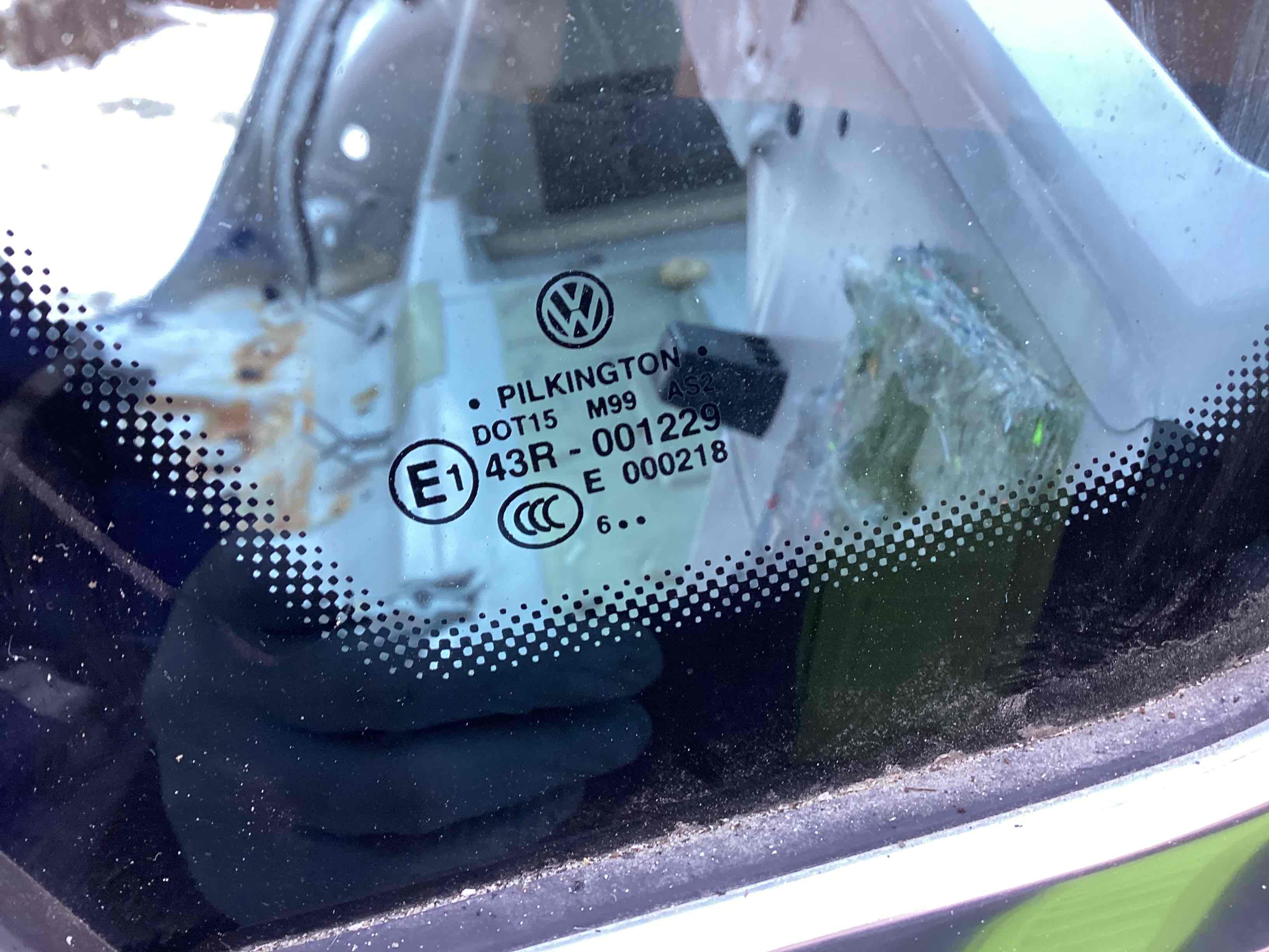 Скло кузова ліве