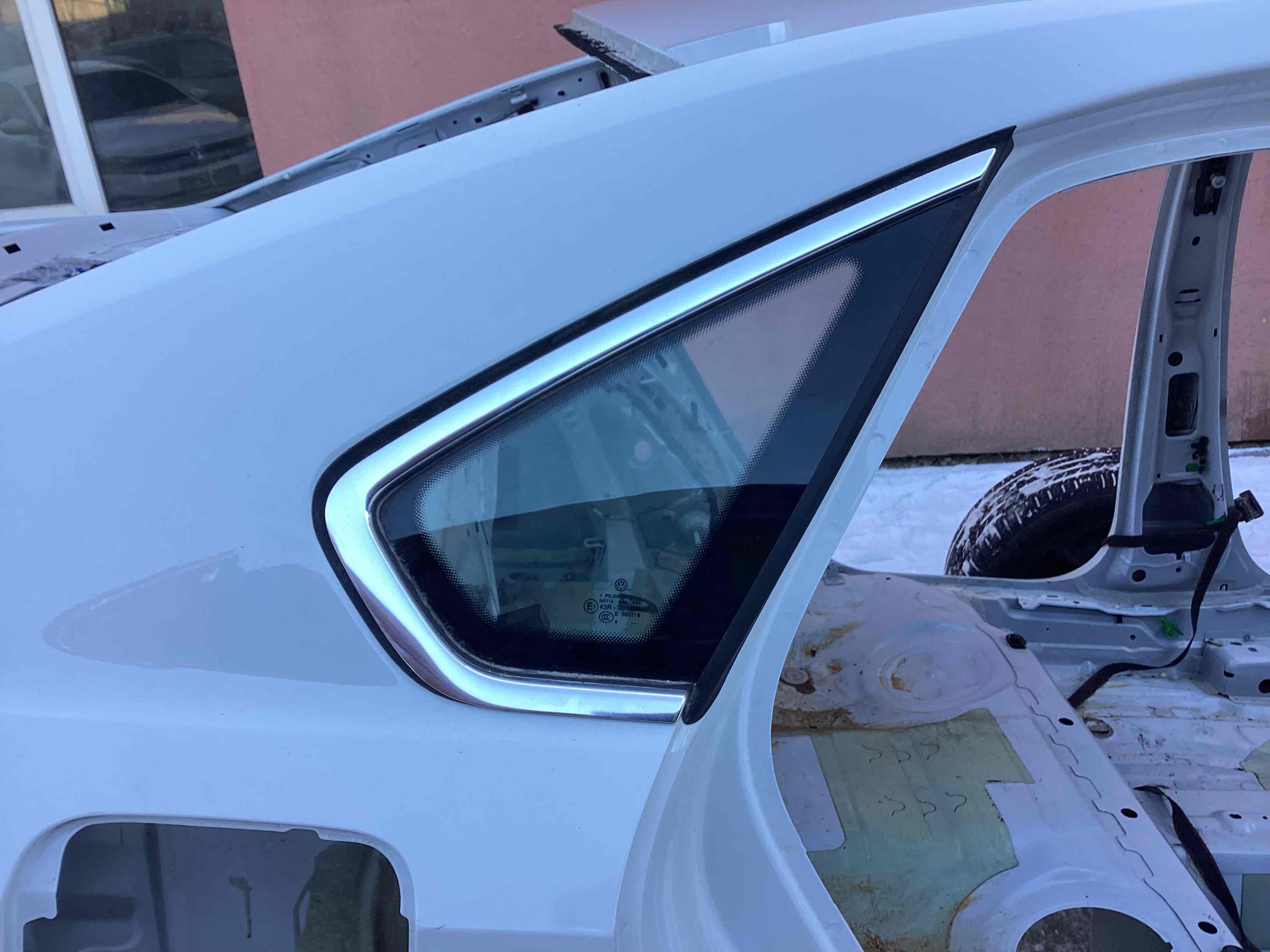 Скло кузова праве