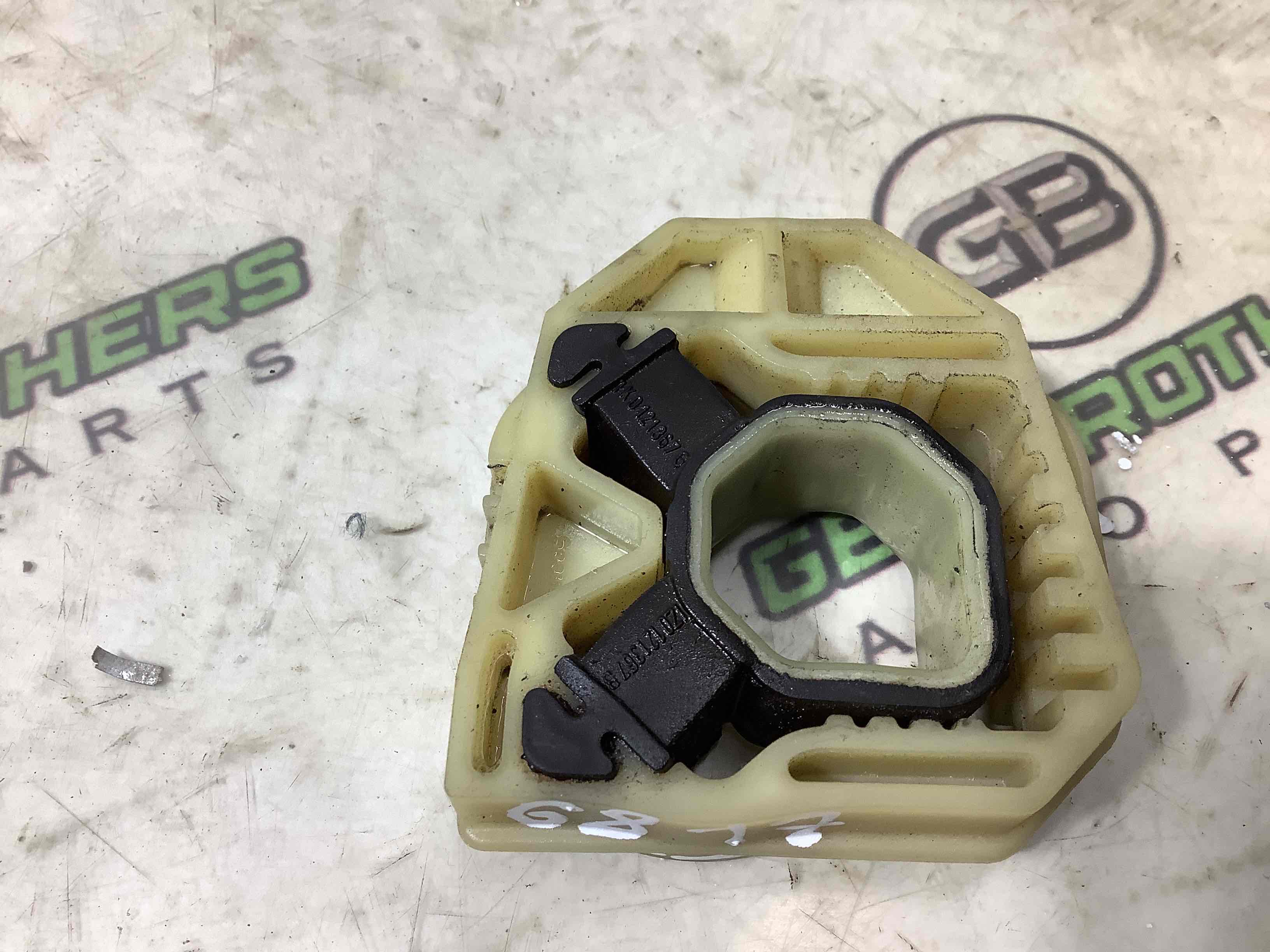 Опора радіатора, кріплення, кронштейн, ущільнювач радіатора