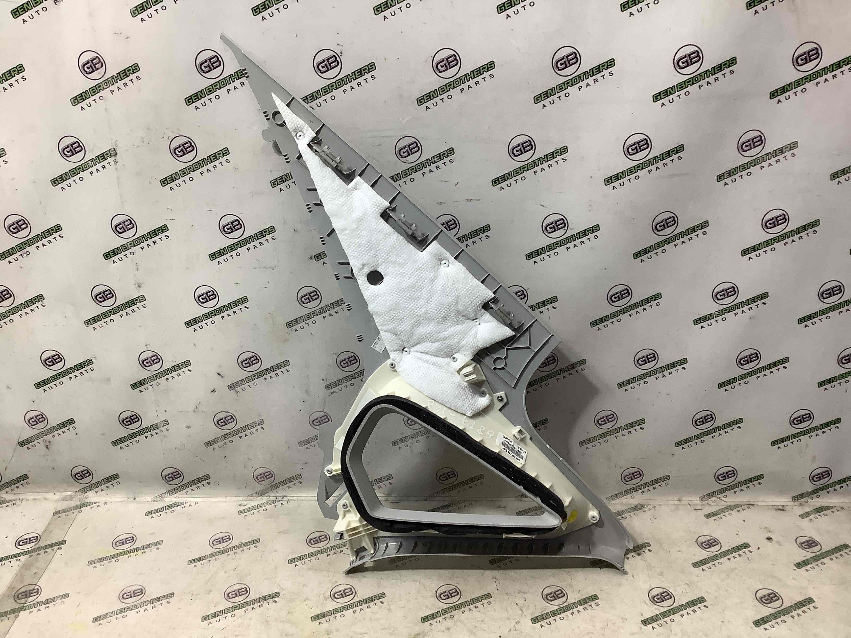 Обшивка задньої стійки права