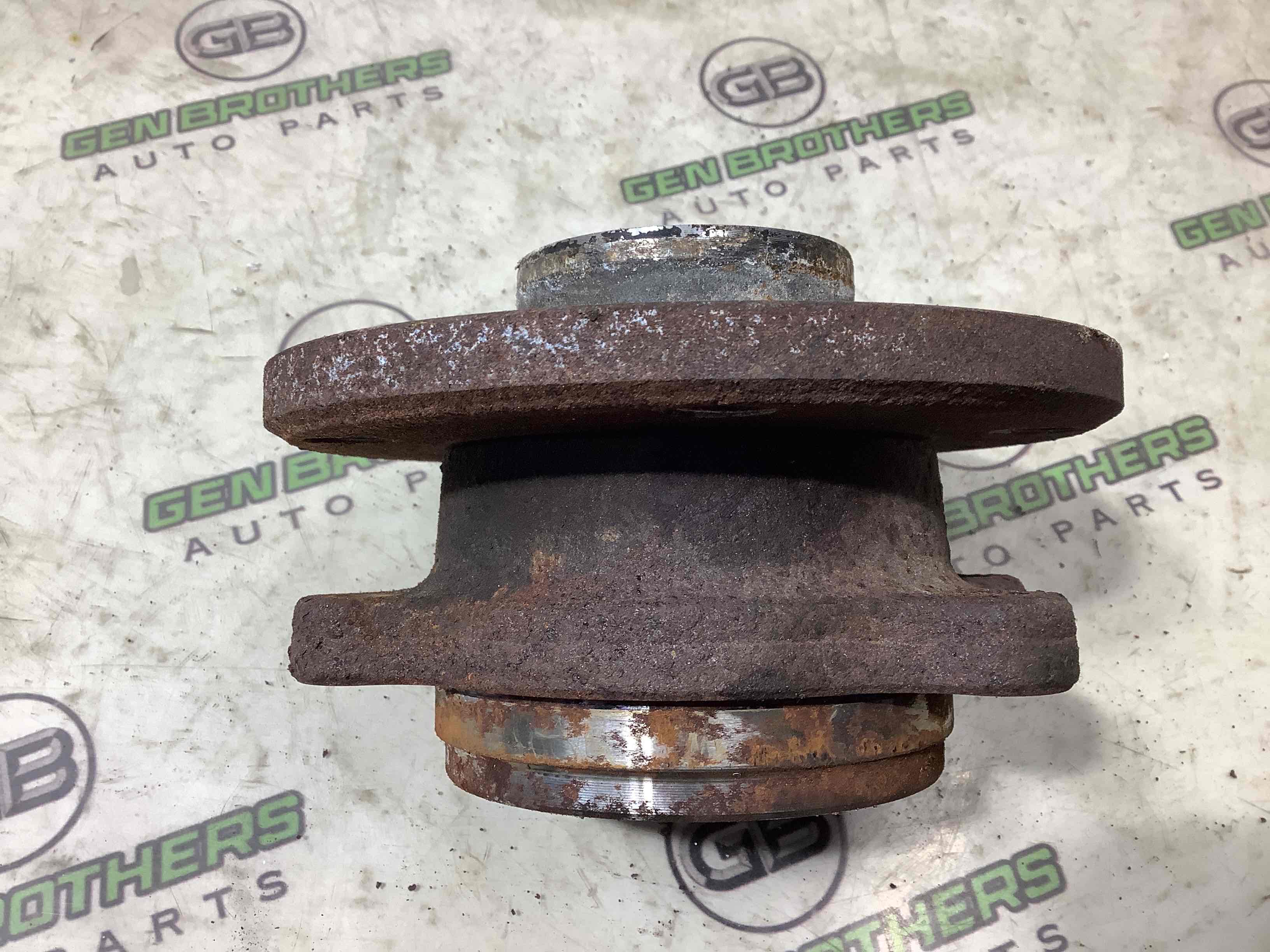 Ступиця передня