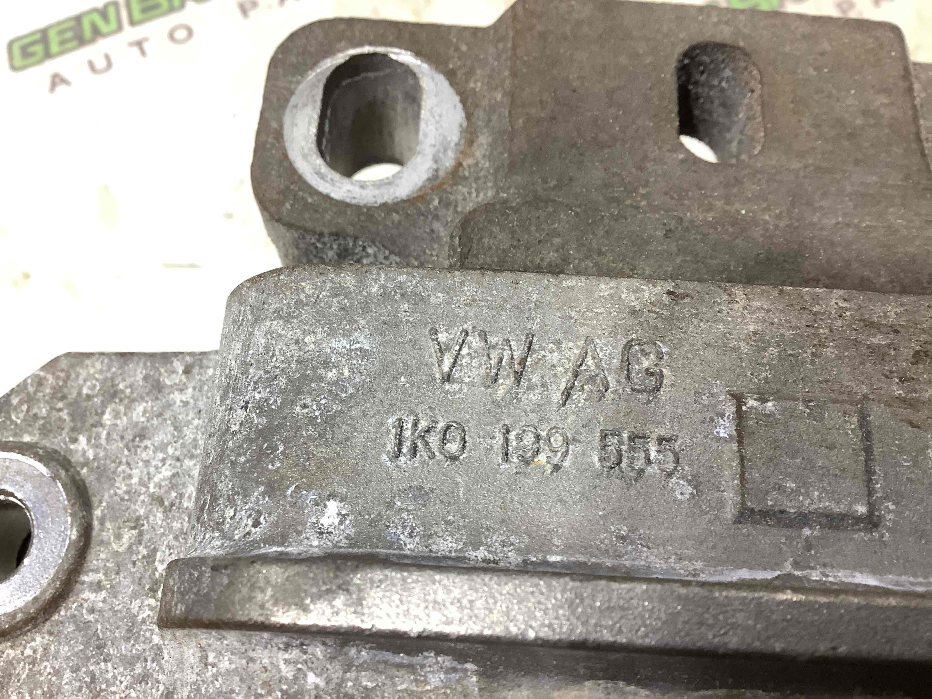 Подушка кріплення двигуна