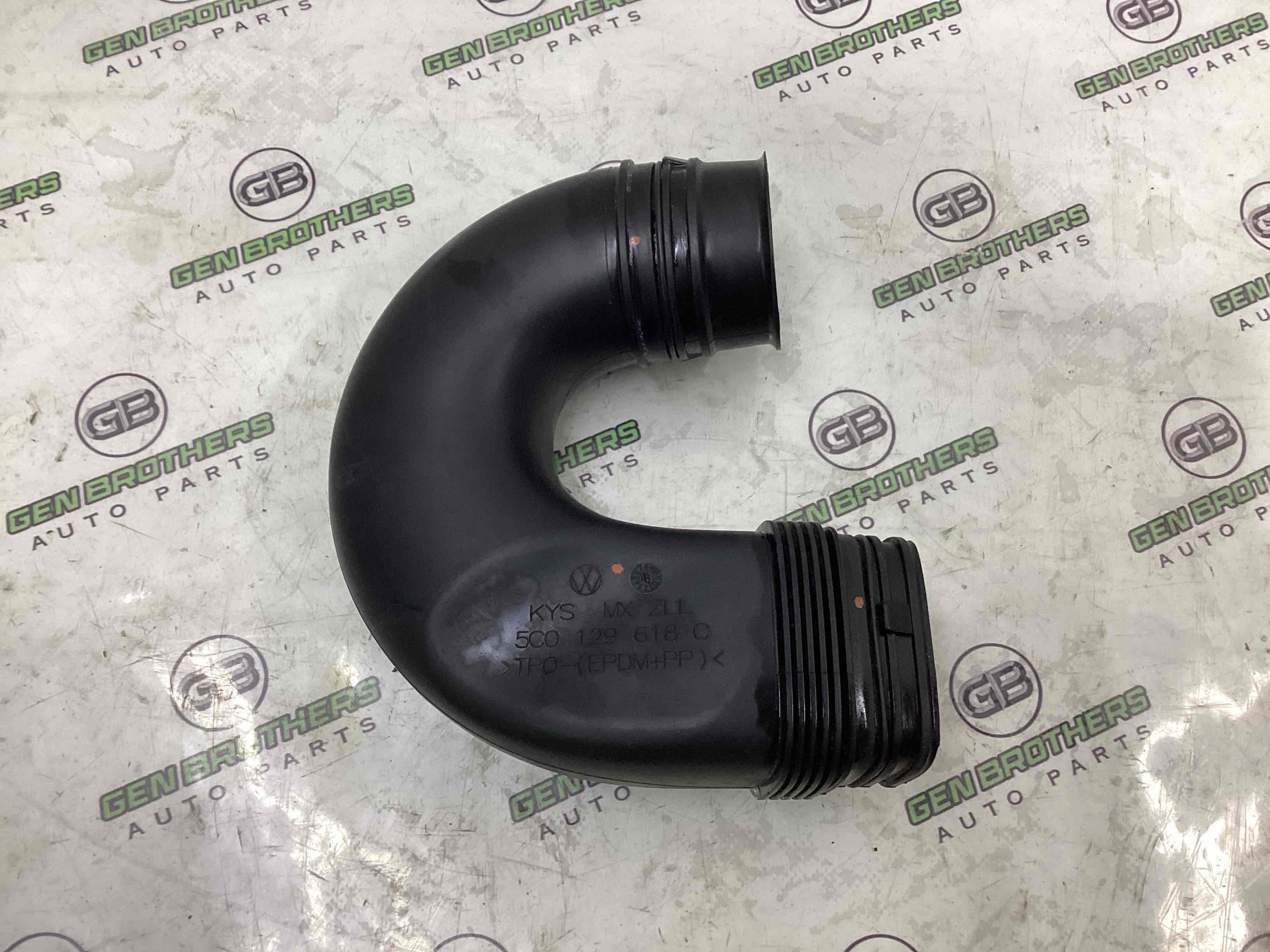 Патрубок повітряного фільтра