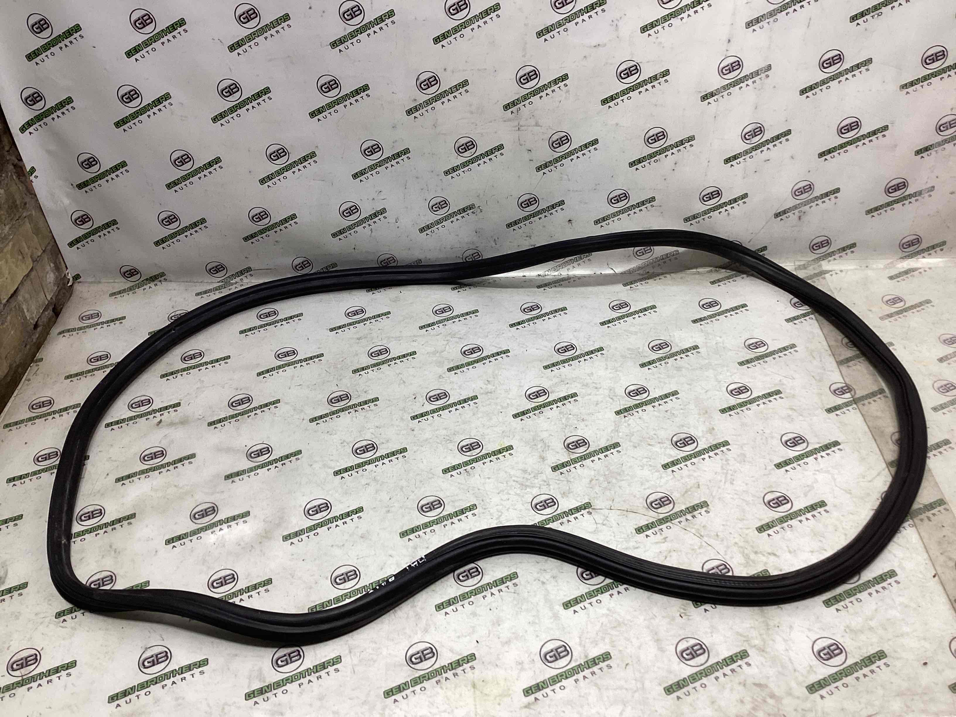 Ущільнювач кришки багажника, двері багажника