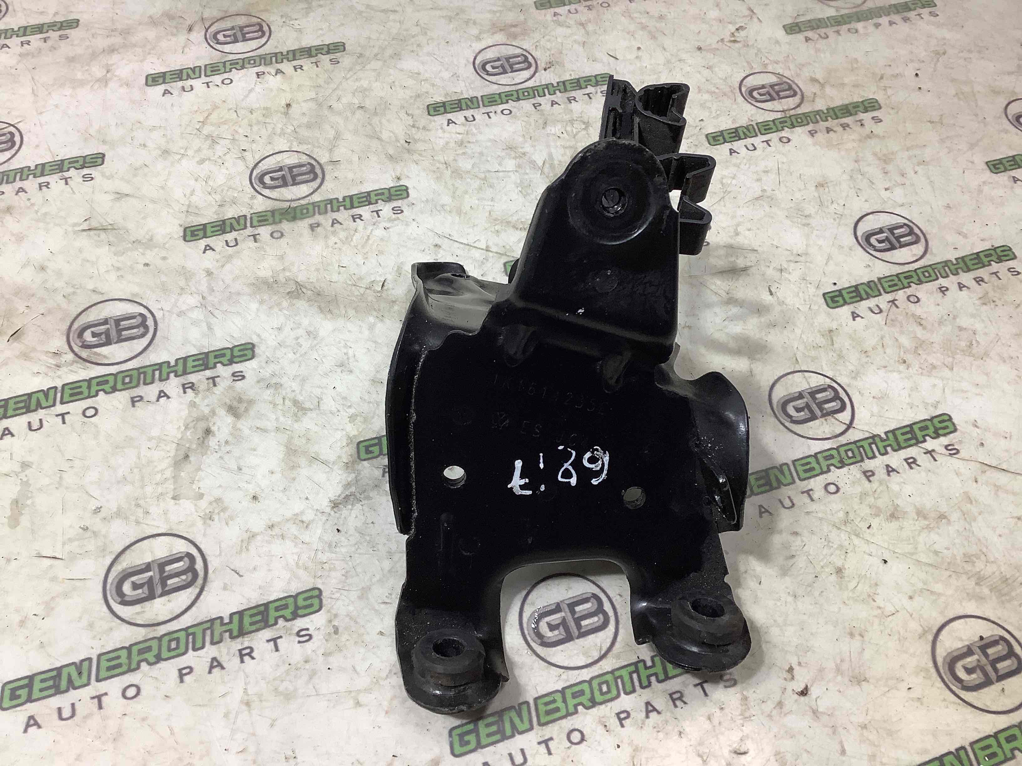 Кріплення, кронштейн