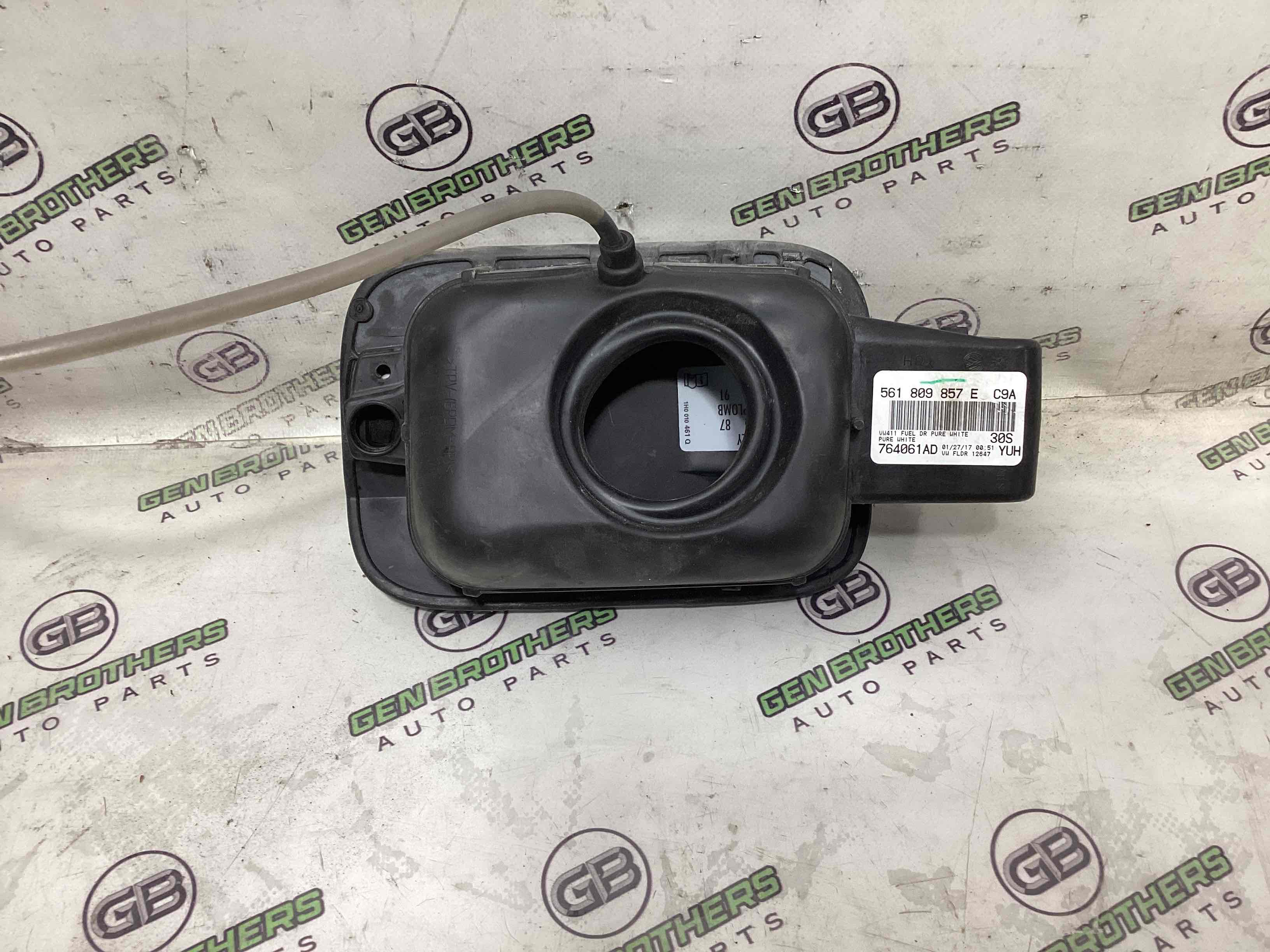 Лючок бензобака