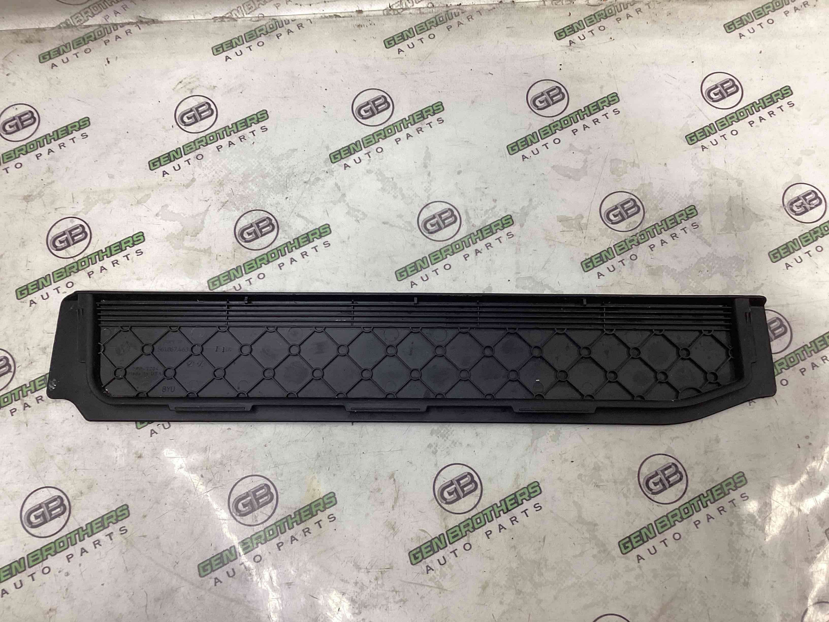 Елементи оздоблення багажника