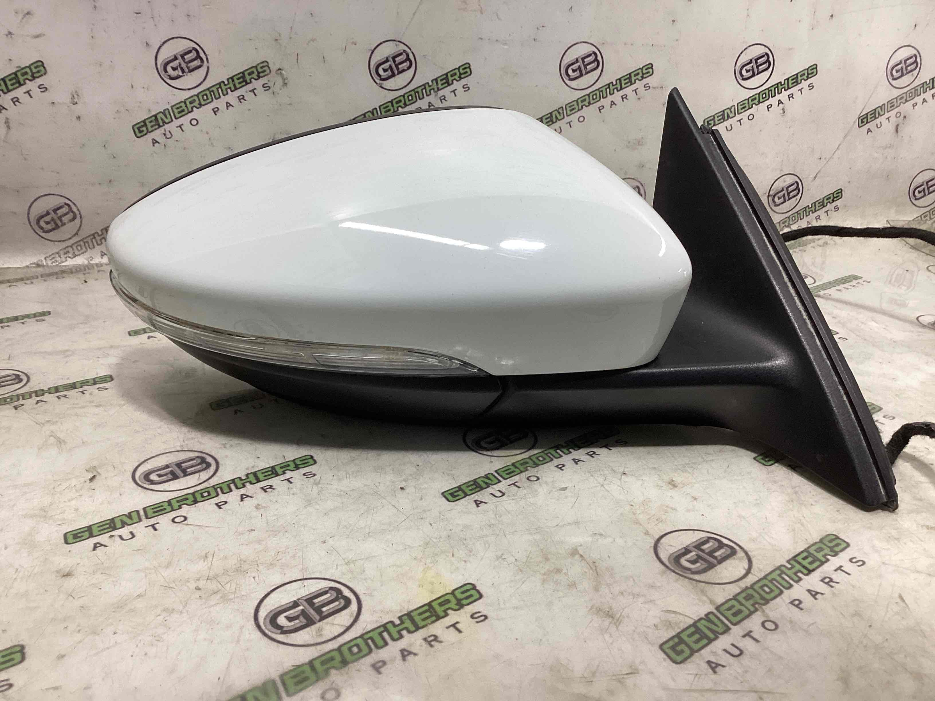 Дзеркало зовнішнє праве