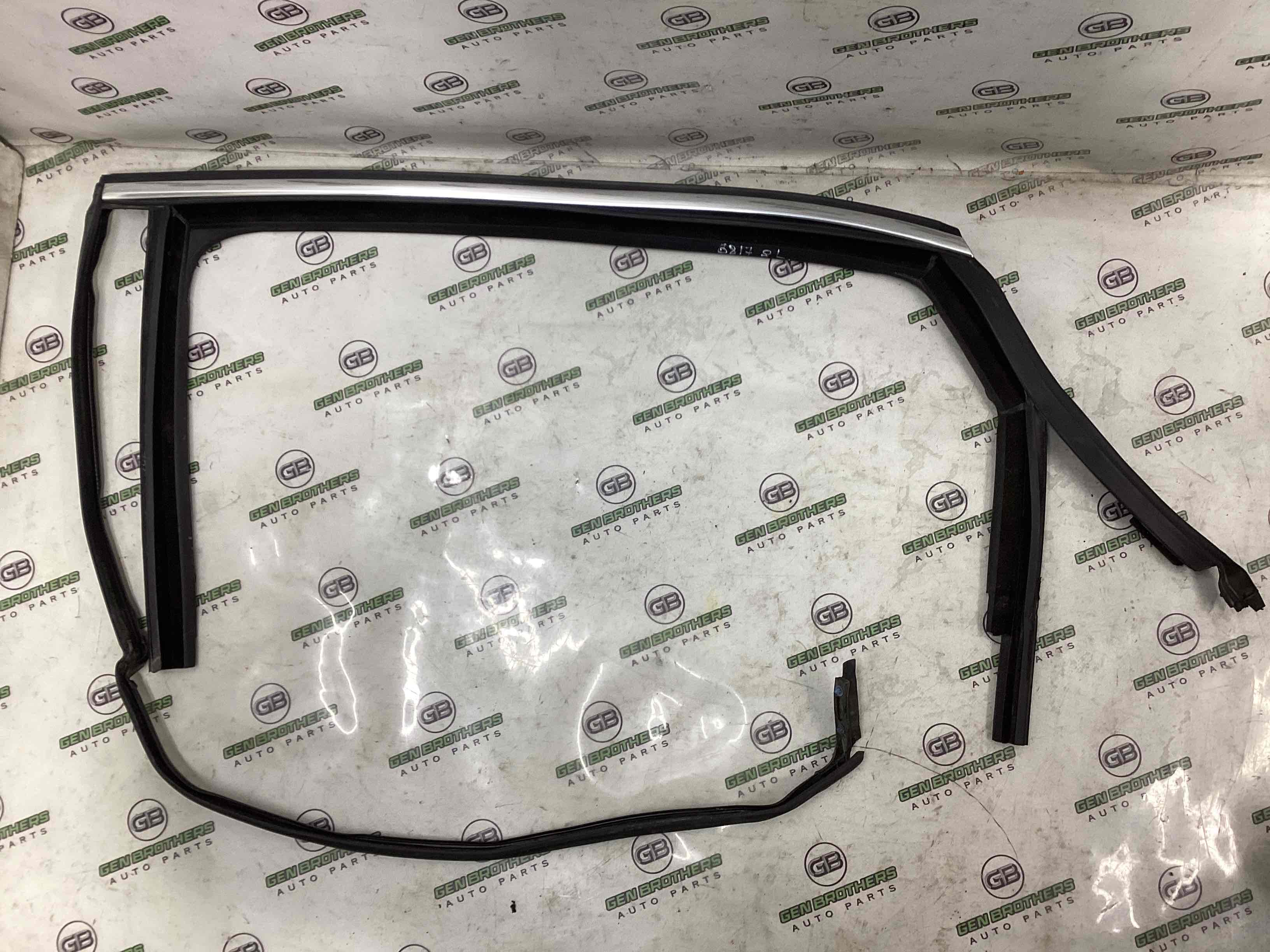 Ущільнювач скла, двері