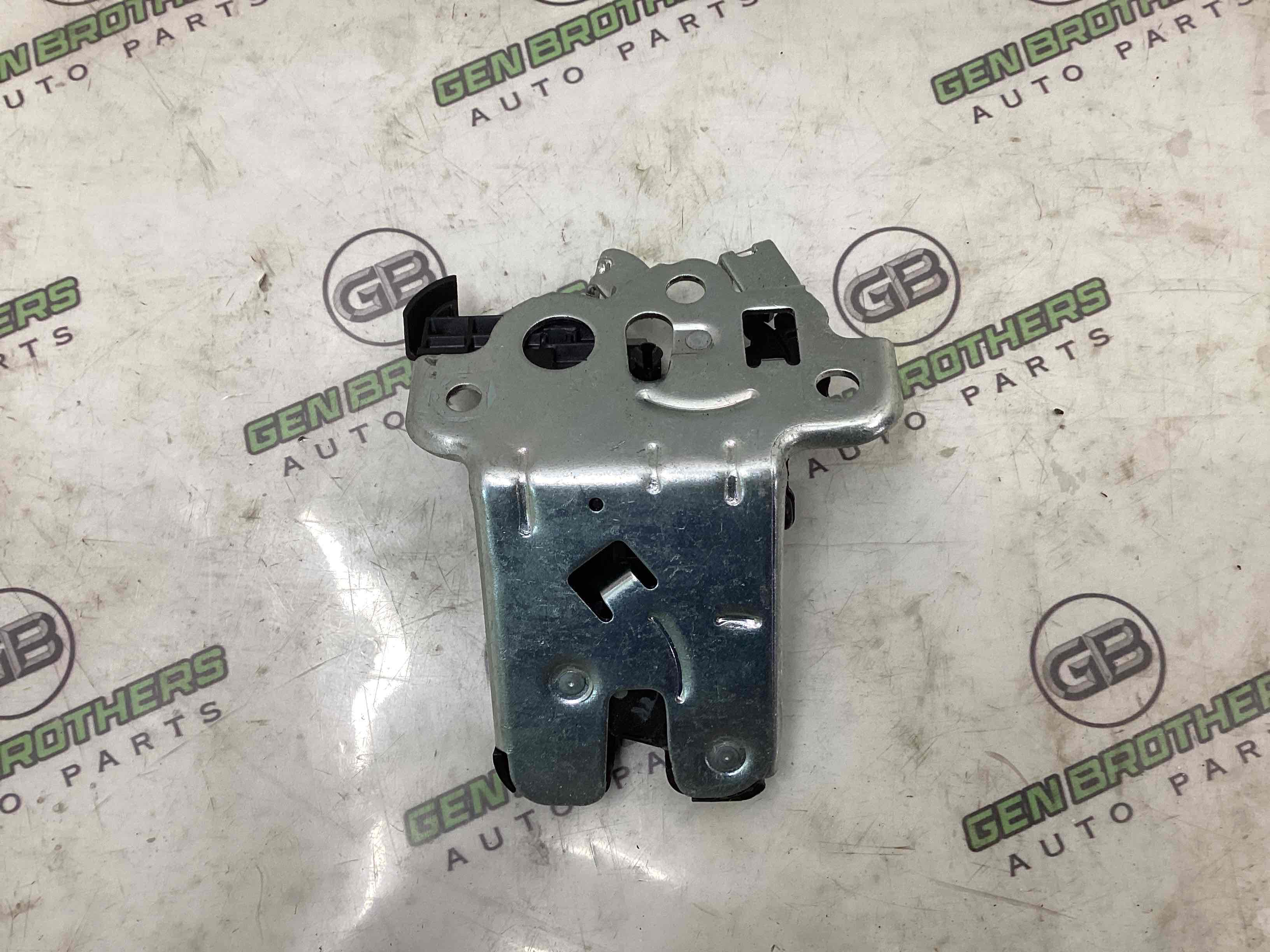 Замок багажника