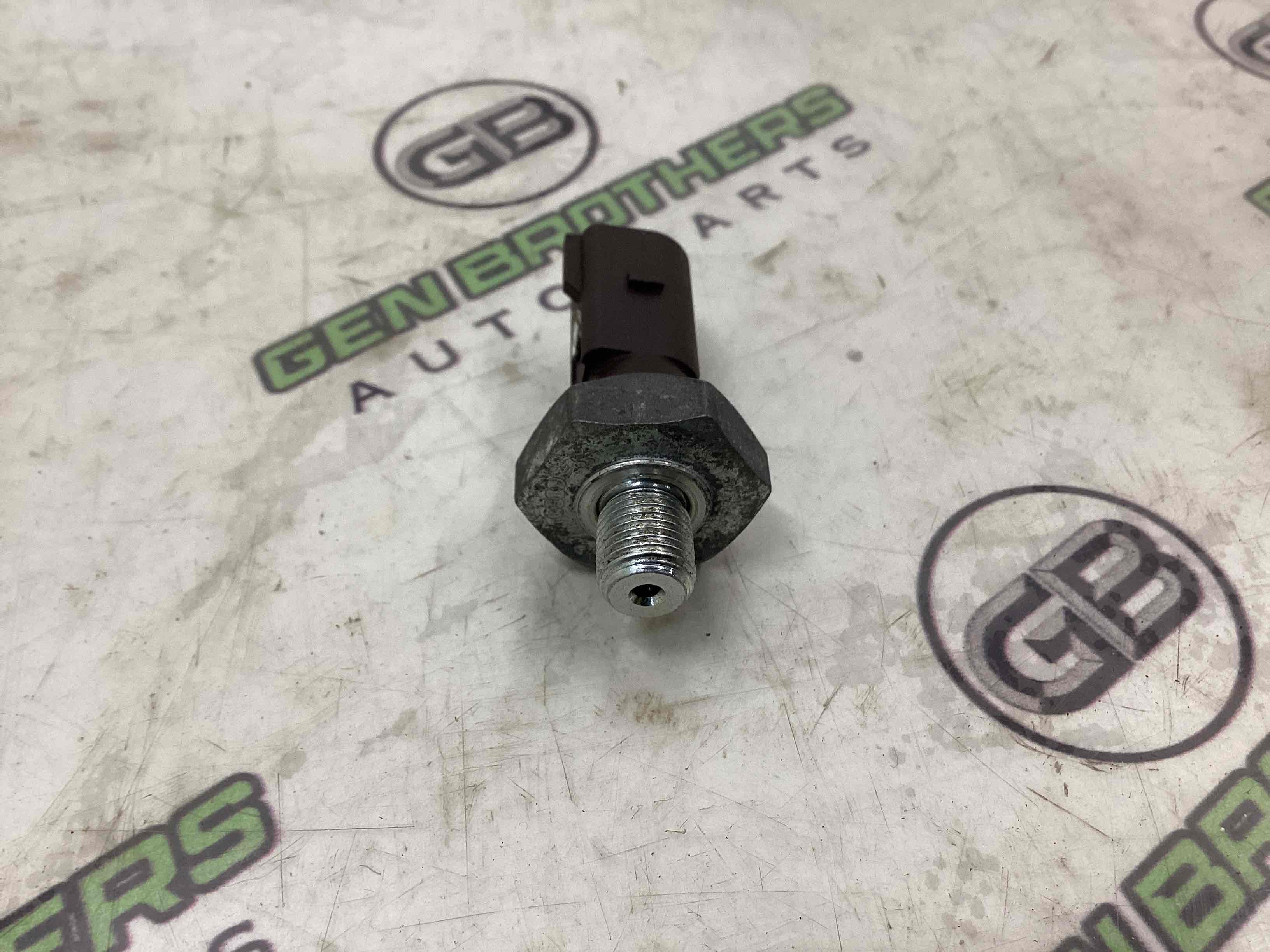 Датчик тиску олії