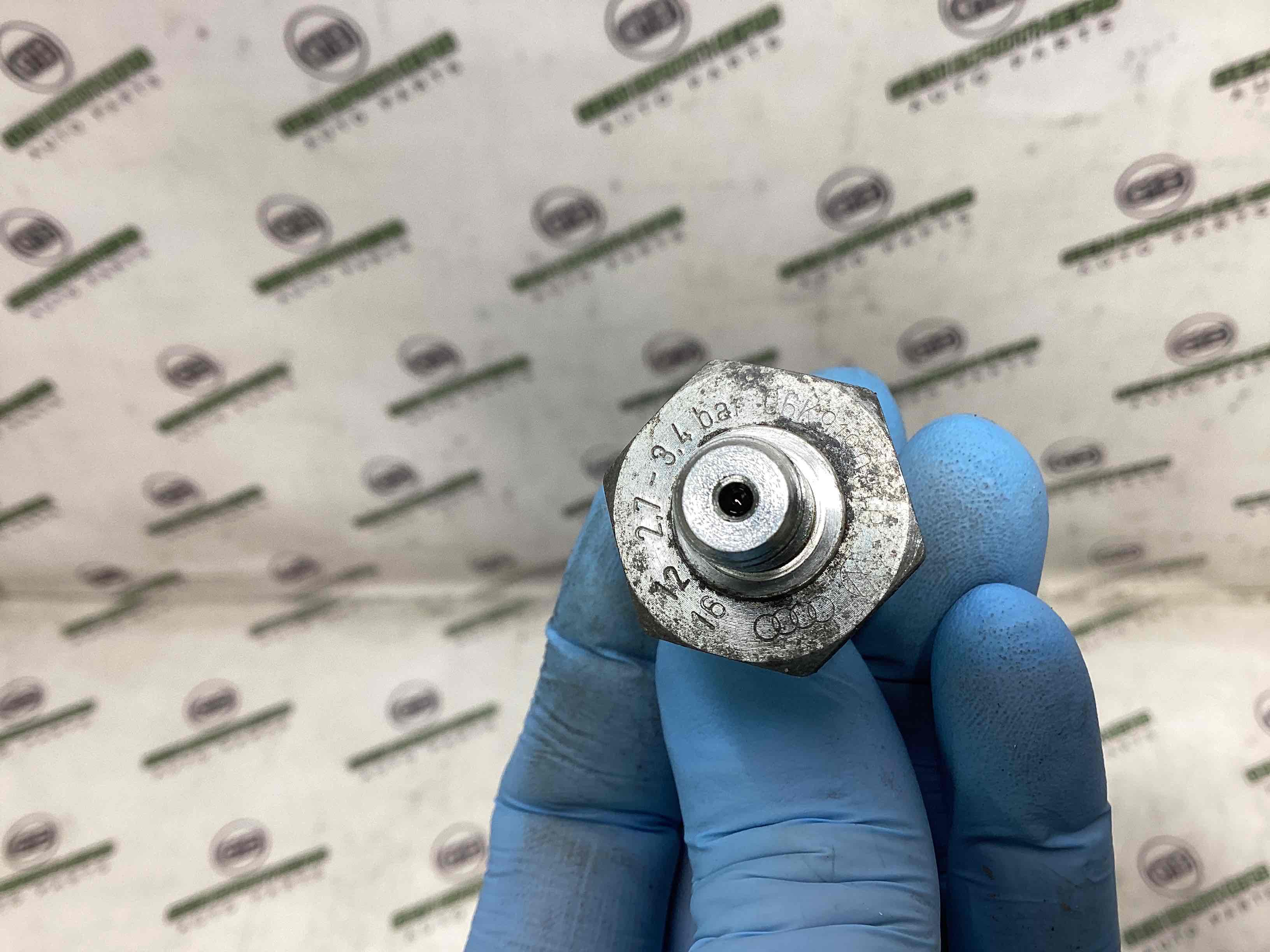 Датчик тиску олії