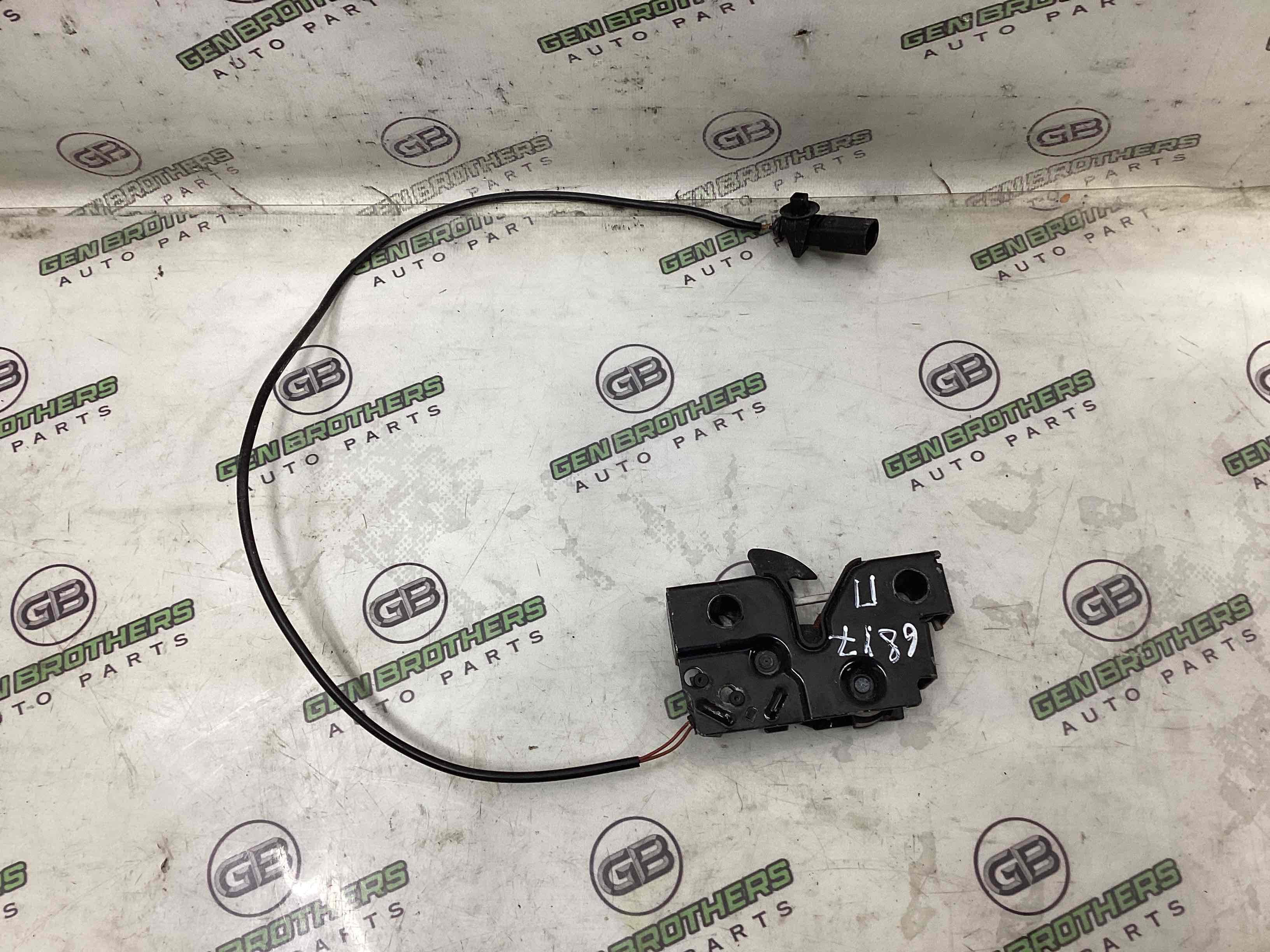 Замок капота, трос капота