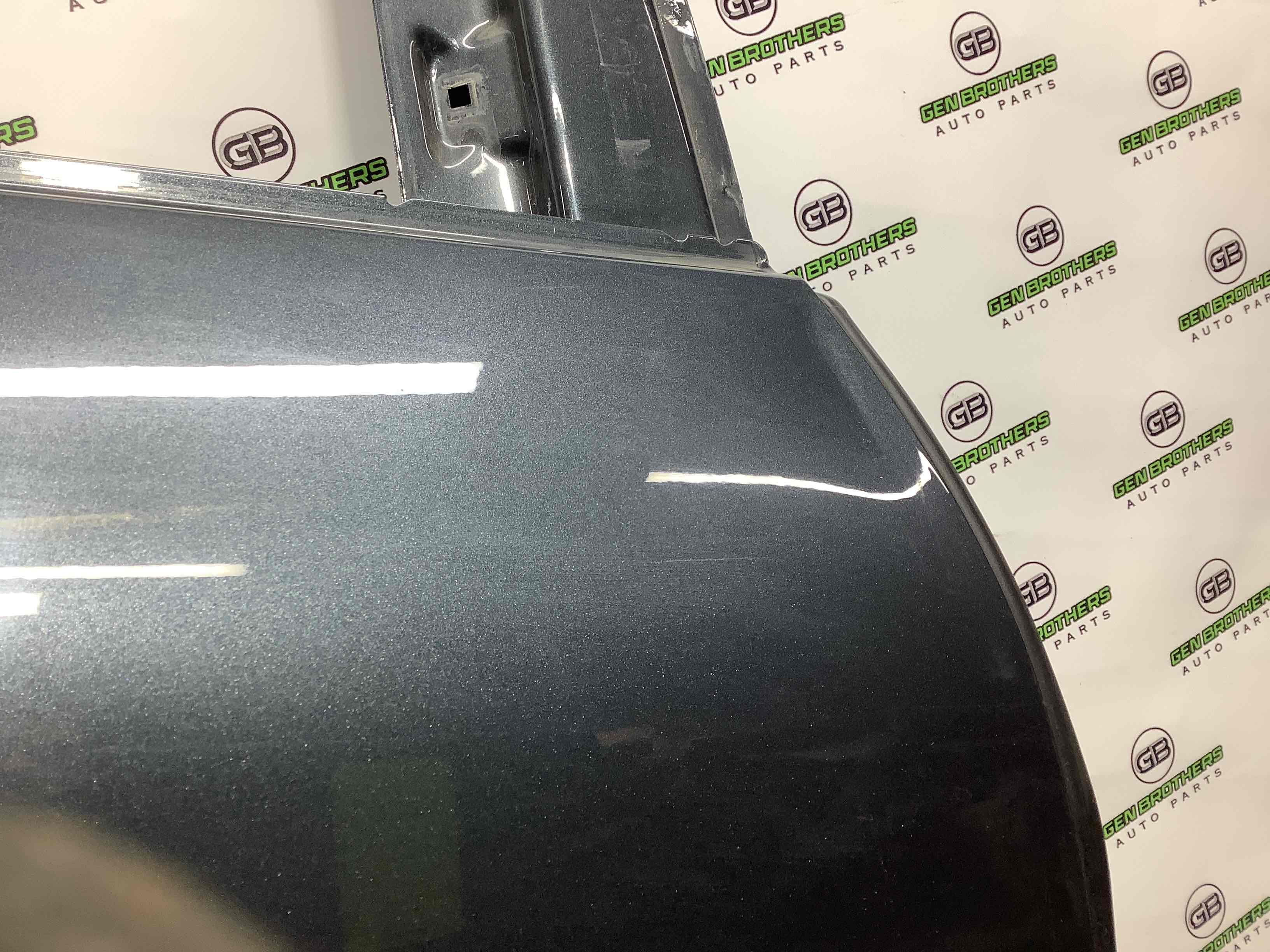 Двері задні права