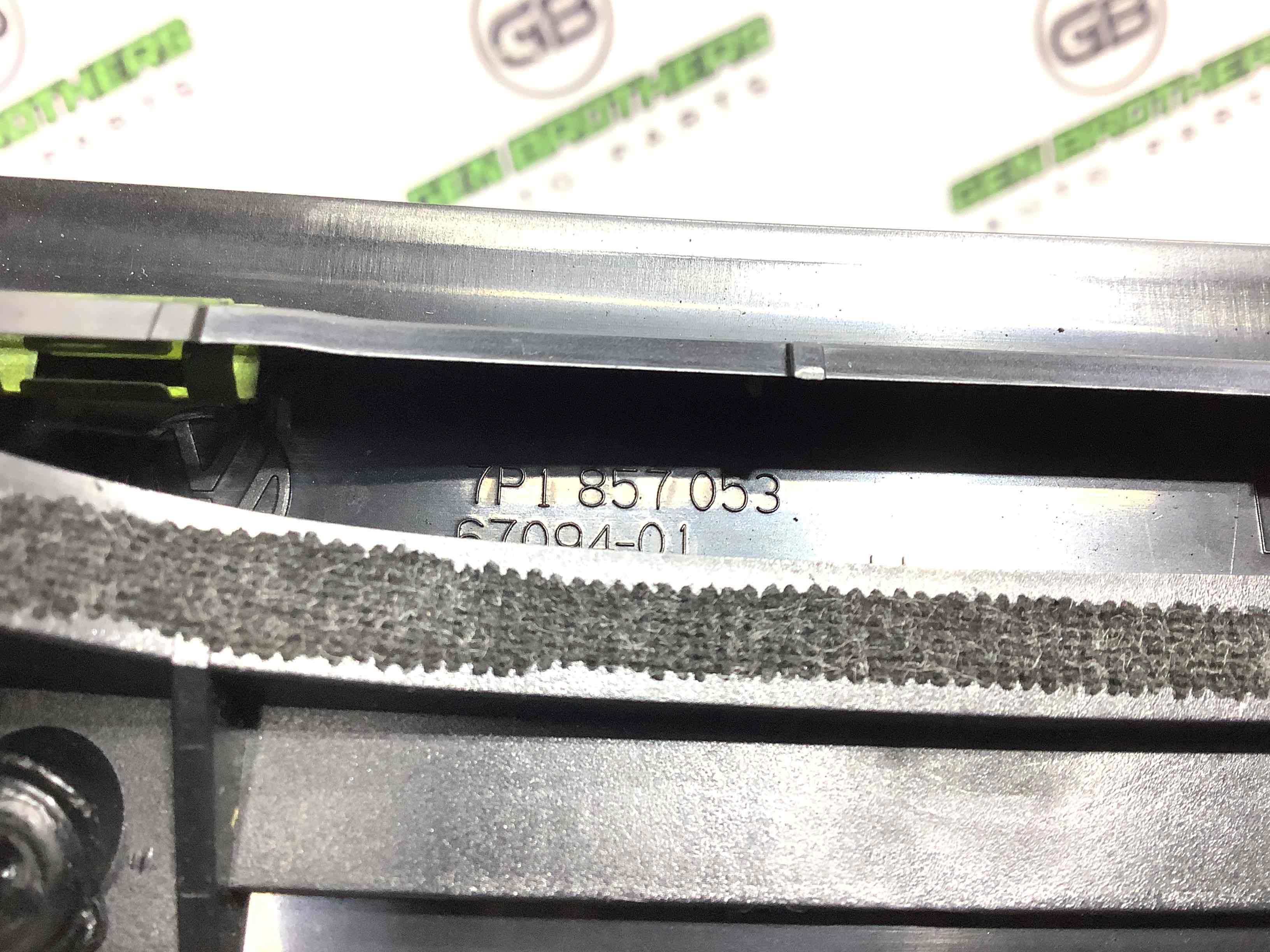 Щиток приладів панель приладів