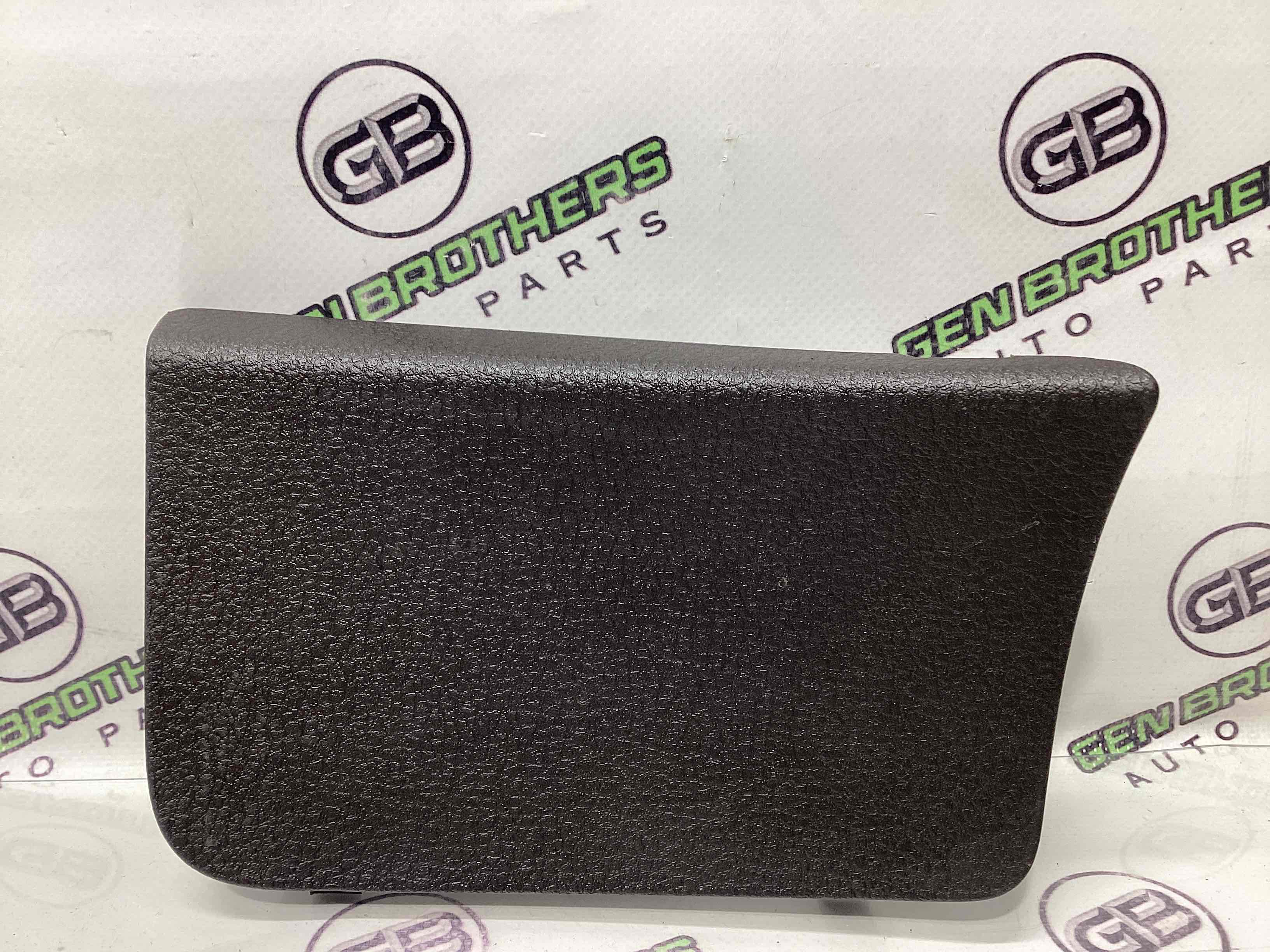 Елементи оздоблення багажника