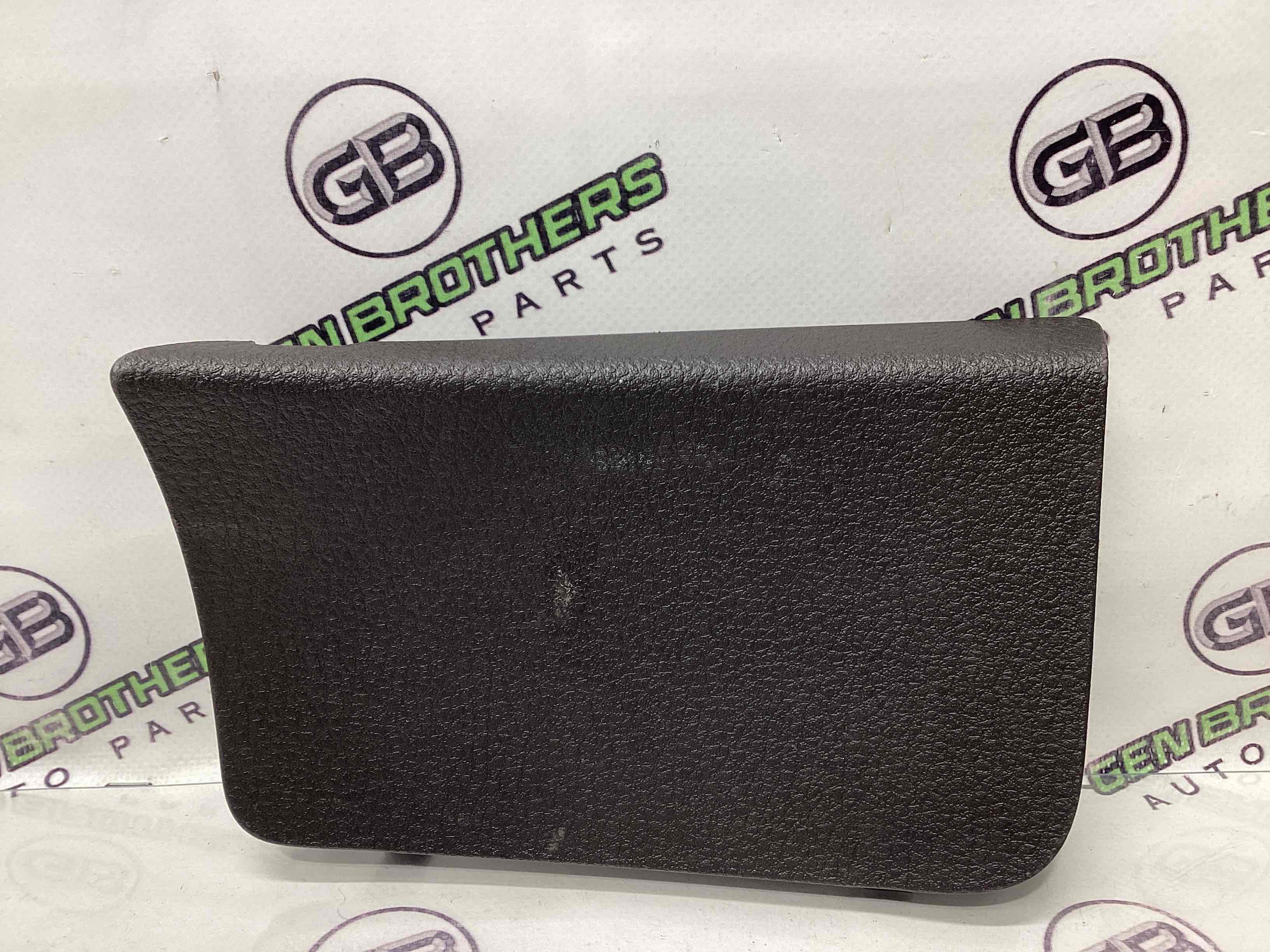 Елементи оздоблення багажника