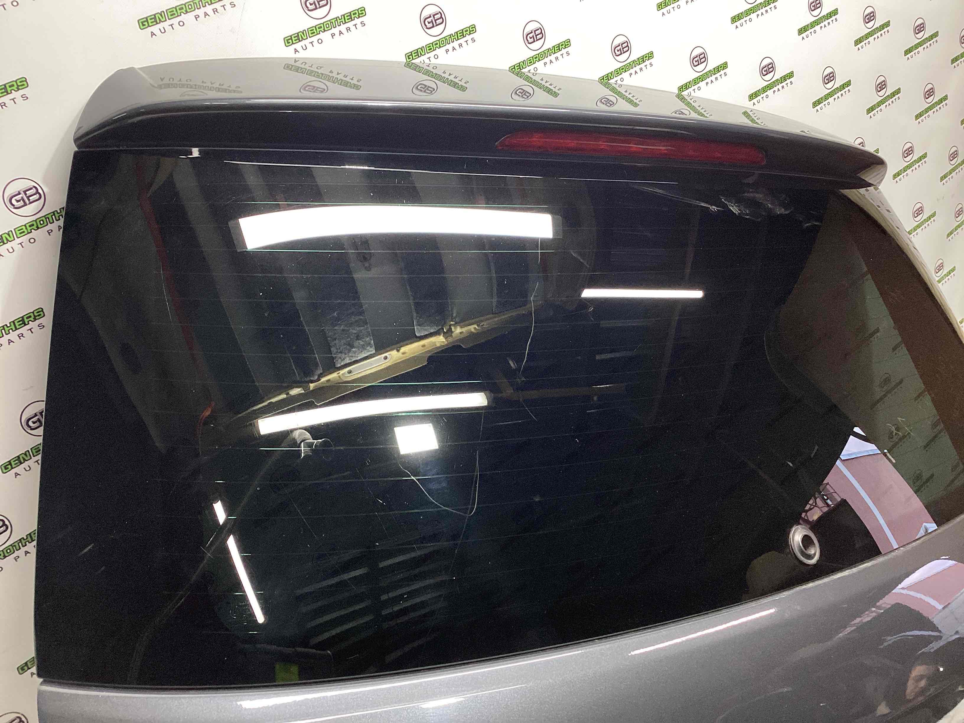 Скло заднє, скло кришки багажника