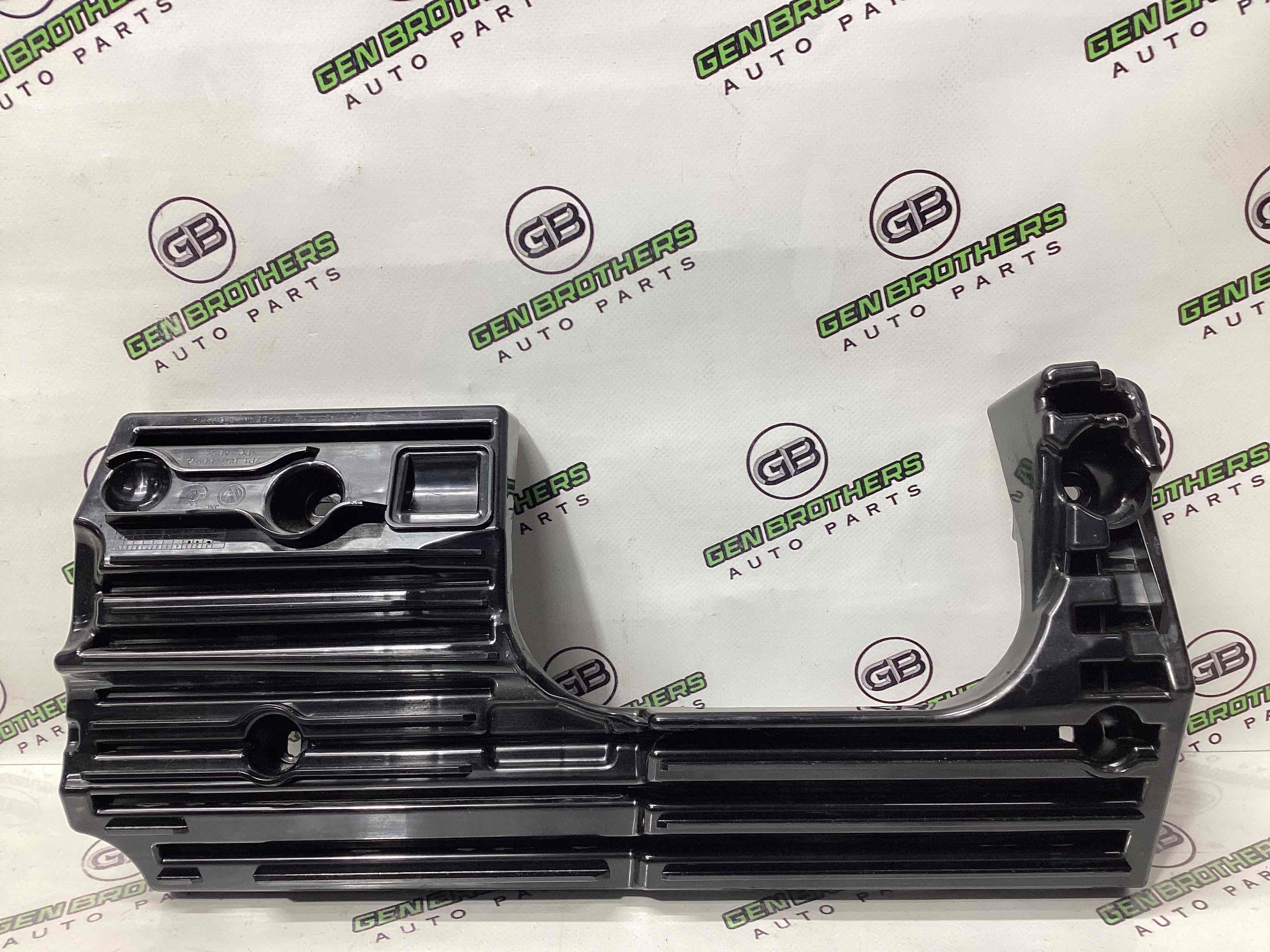 Обшивка панелі приладів торпедо