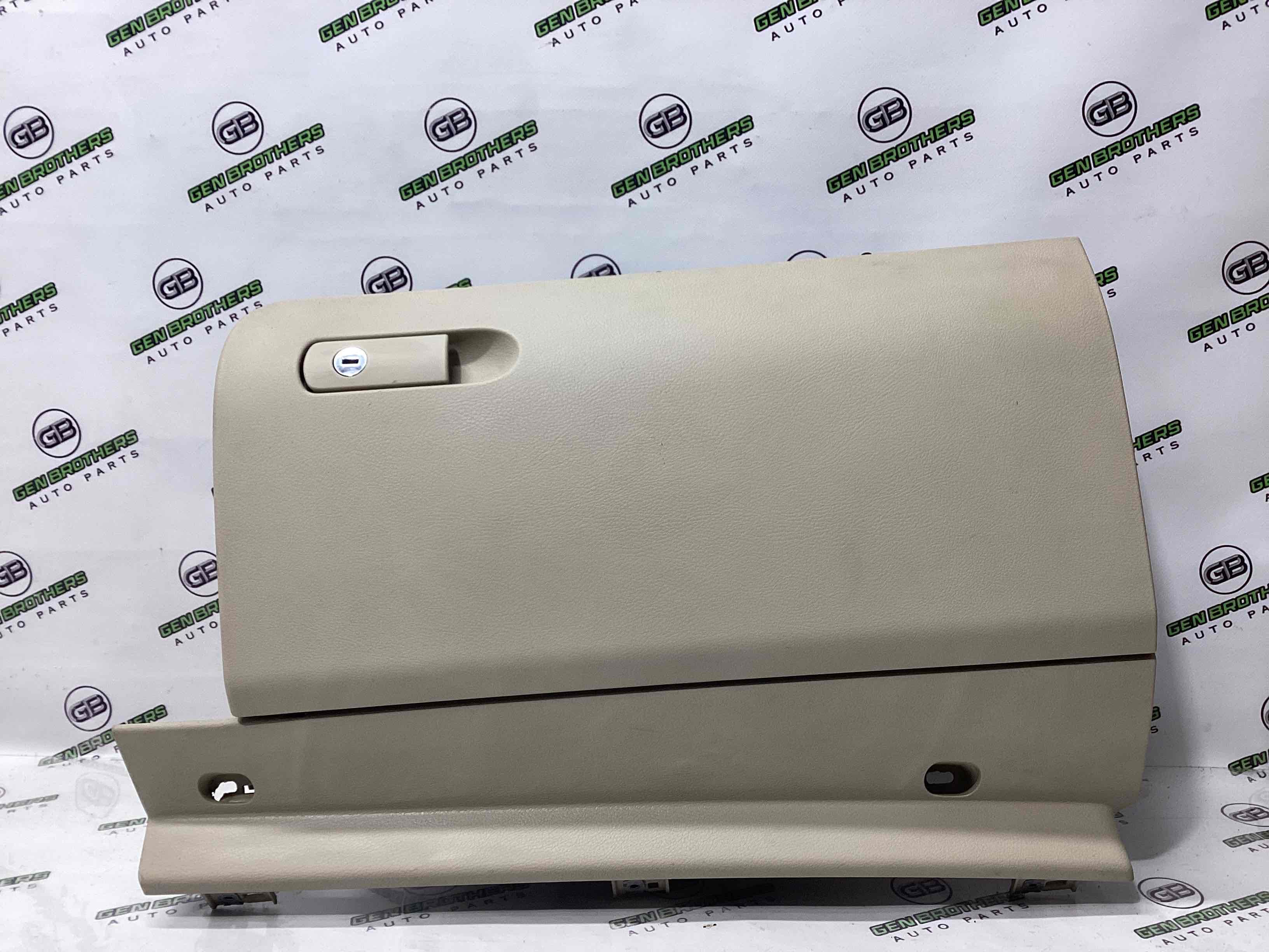 Бардачок замок бардачка, підстаканник, ящик