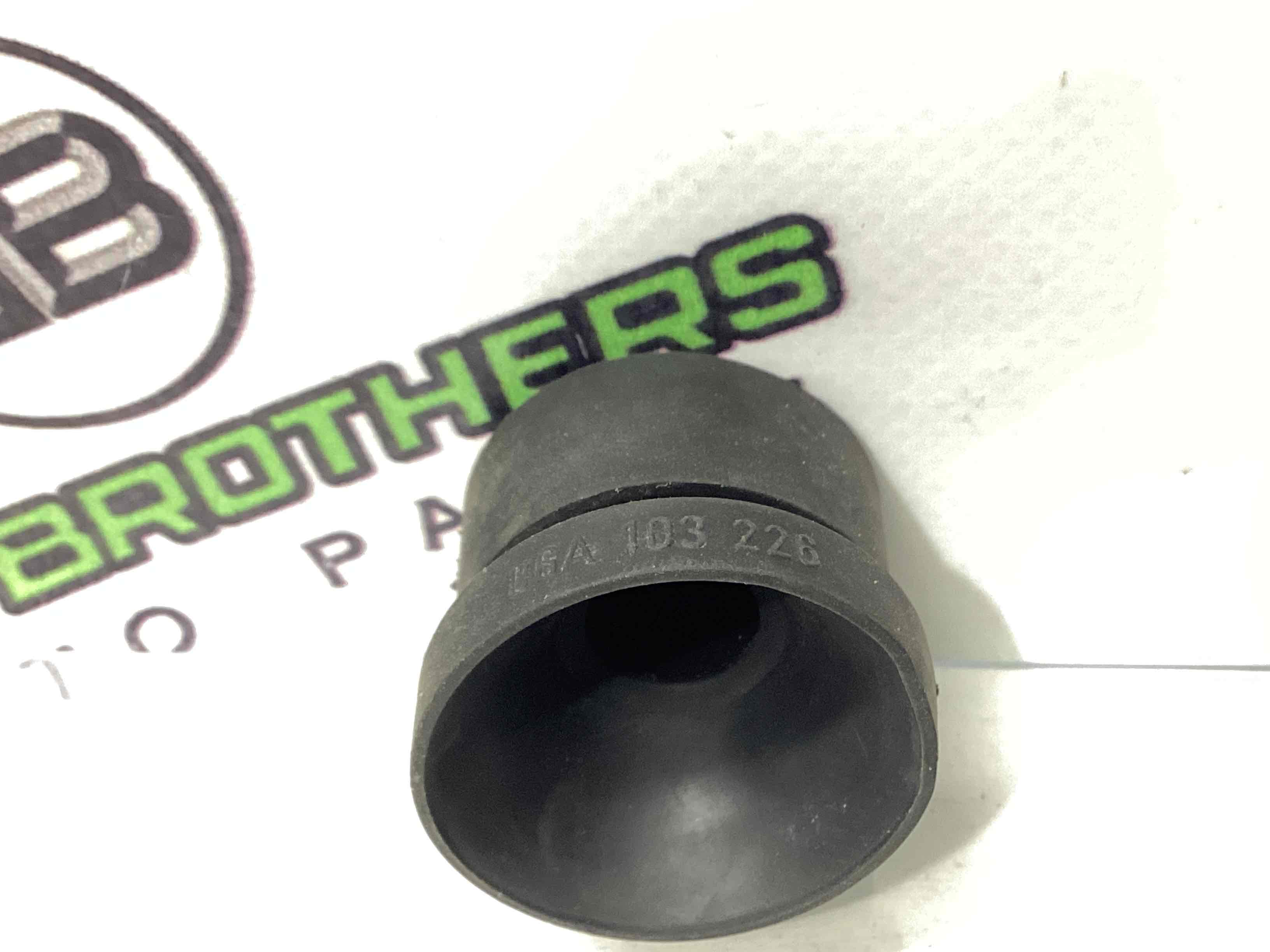 Кришка двигуна декоративна