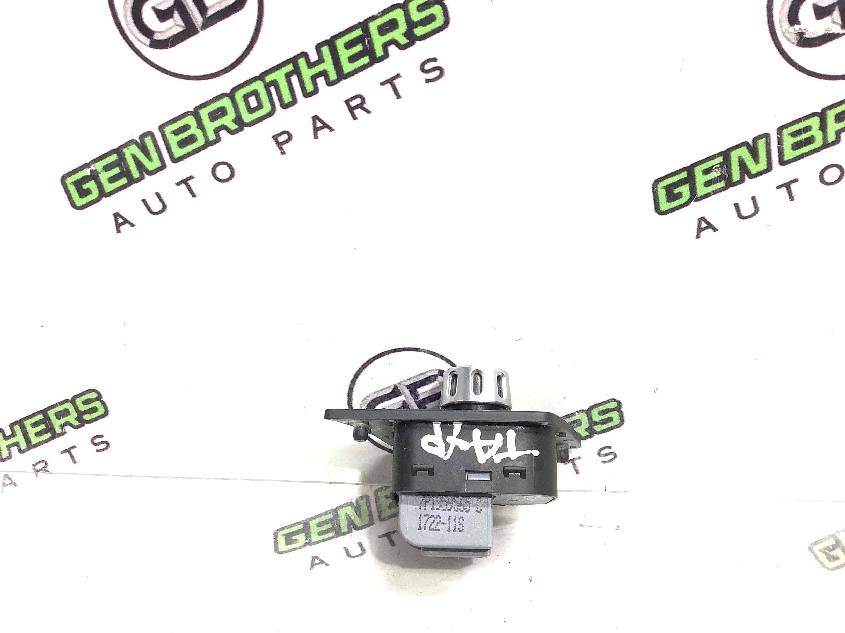 Кнопка регулювання дзеркал