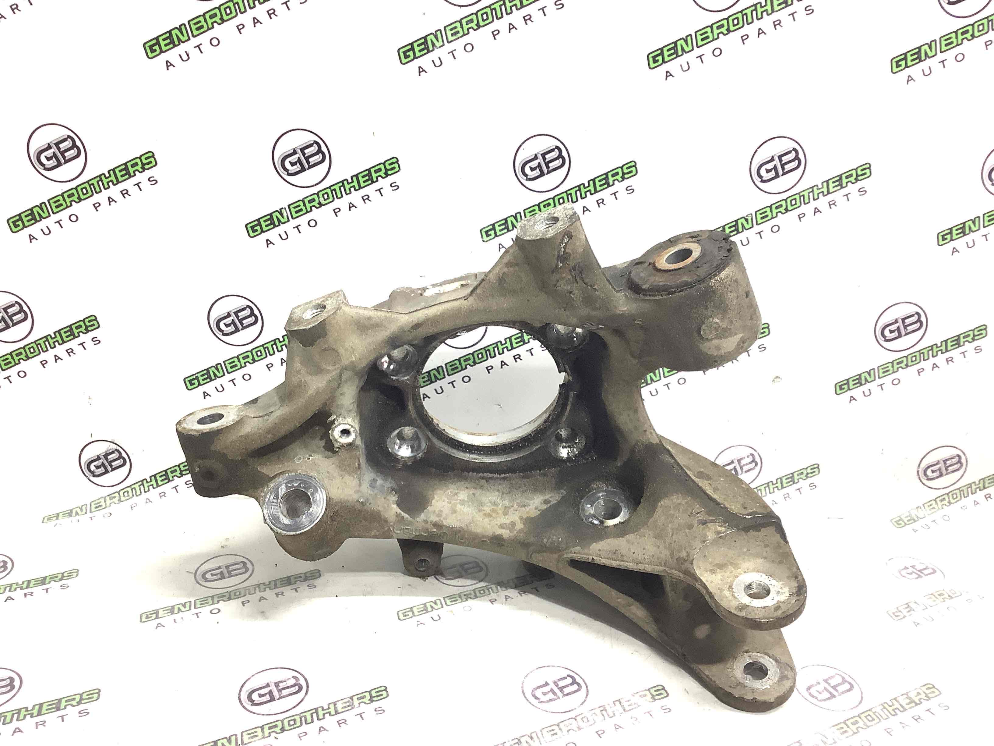 Кулак задній лівий