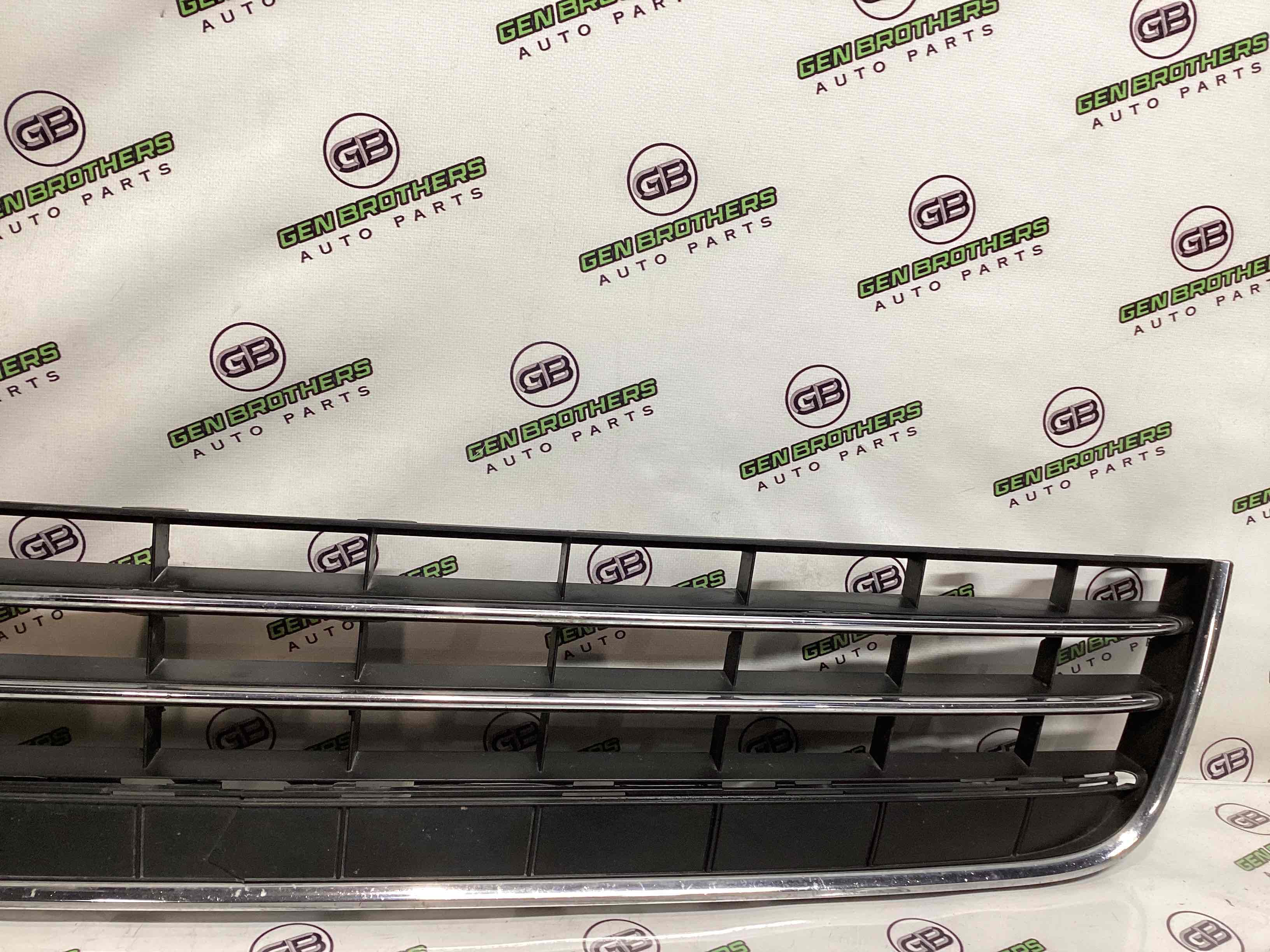 Заглушка, вставка решітка в бампер