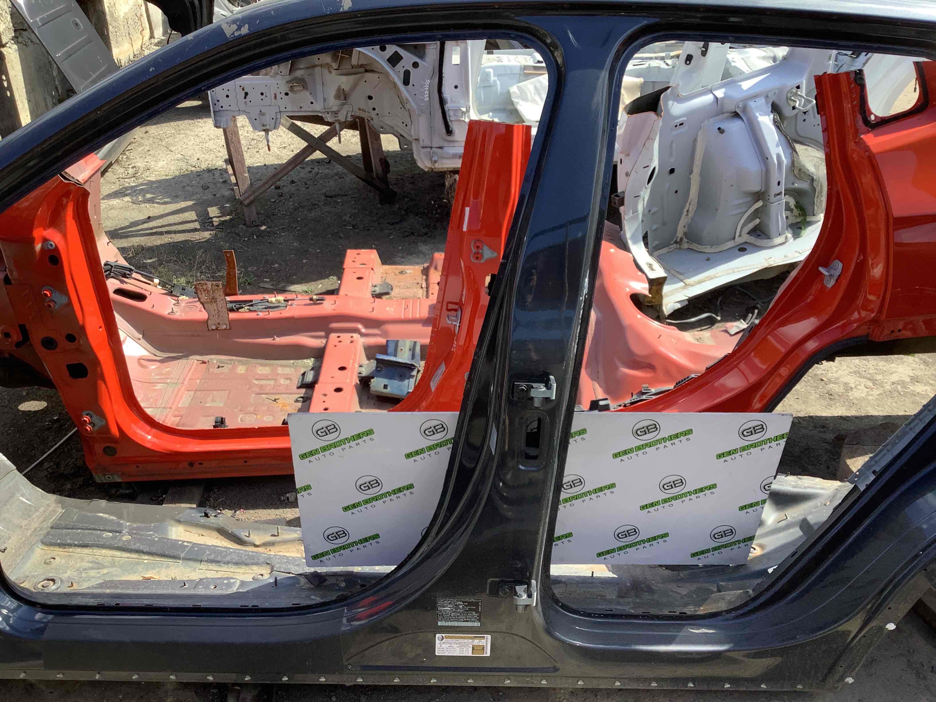 Стійки кузова та пороги