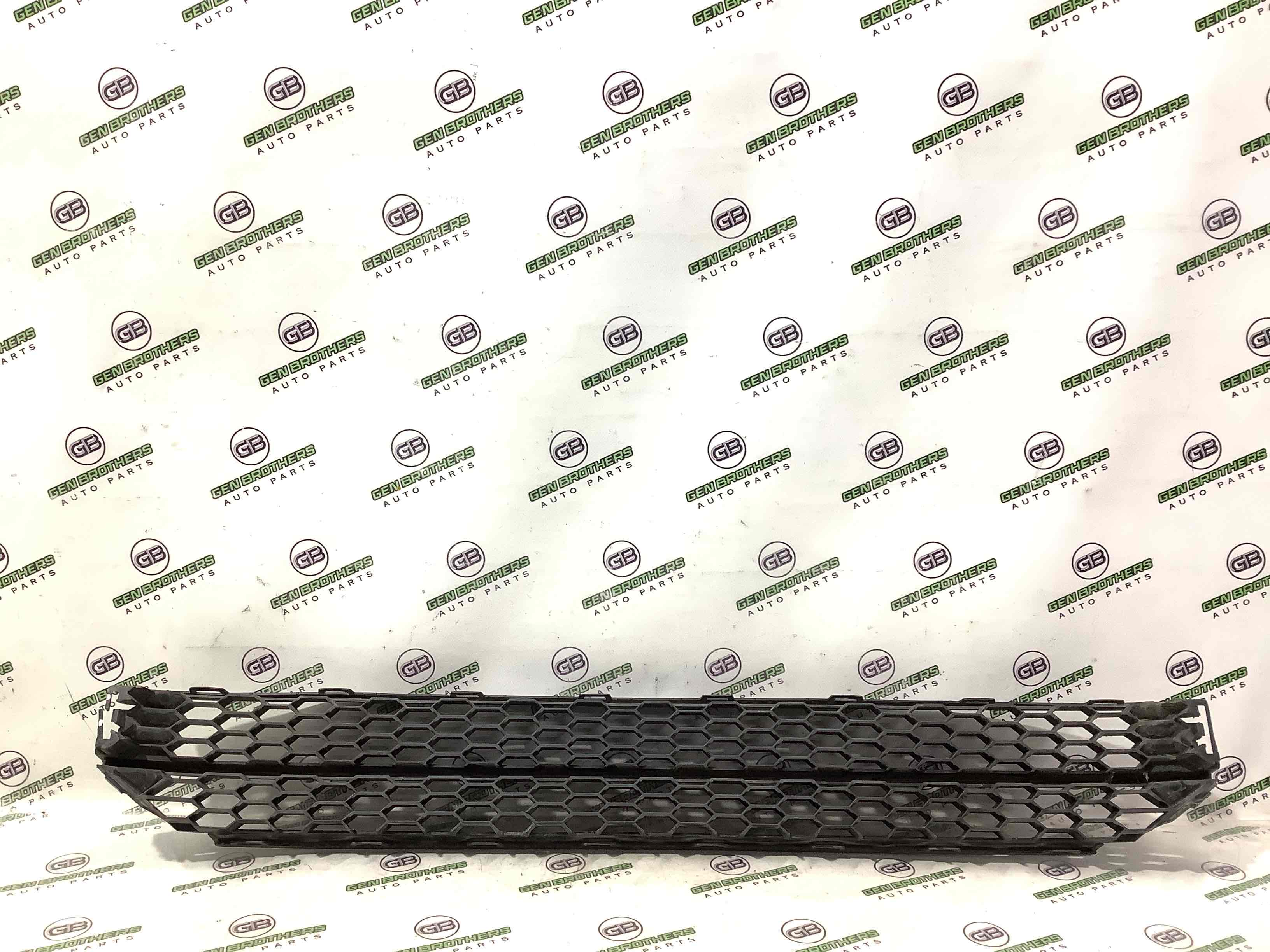 Заглушка, вставка решітка в бампер