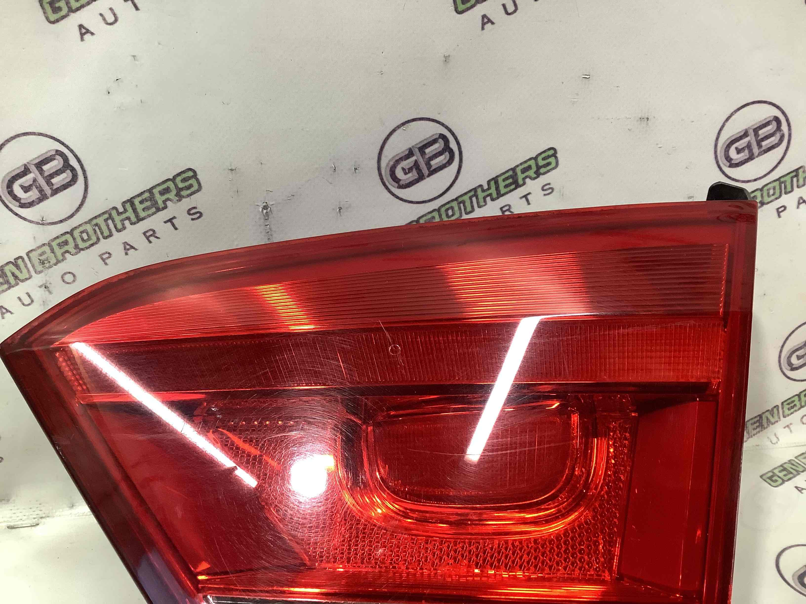 Ліхтар задній правий