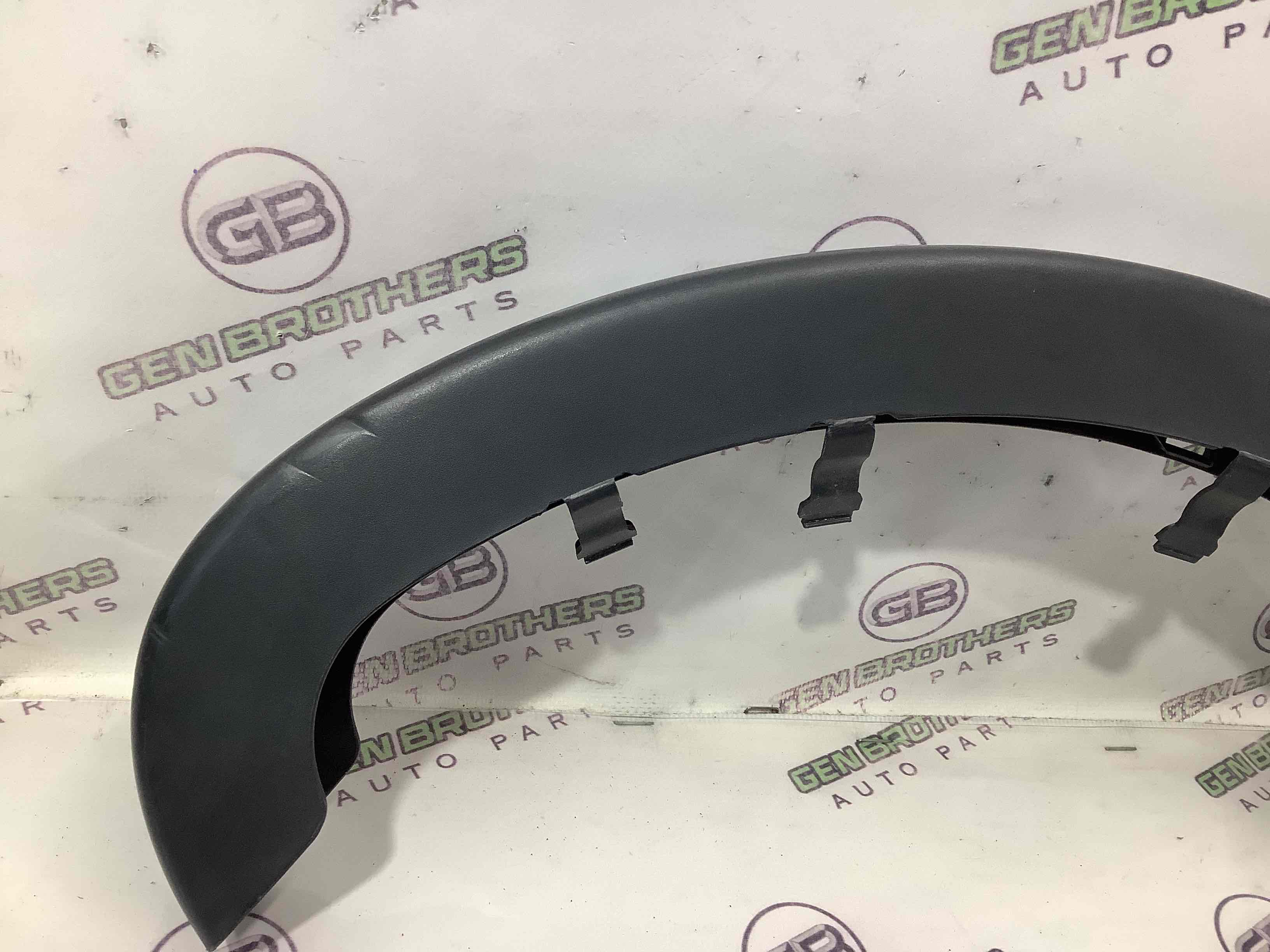 Накладка петлі кришки багажника