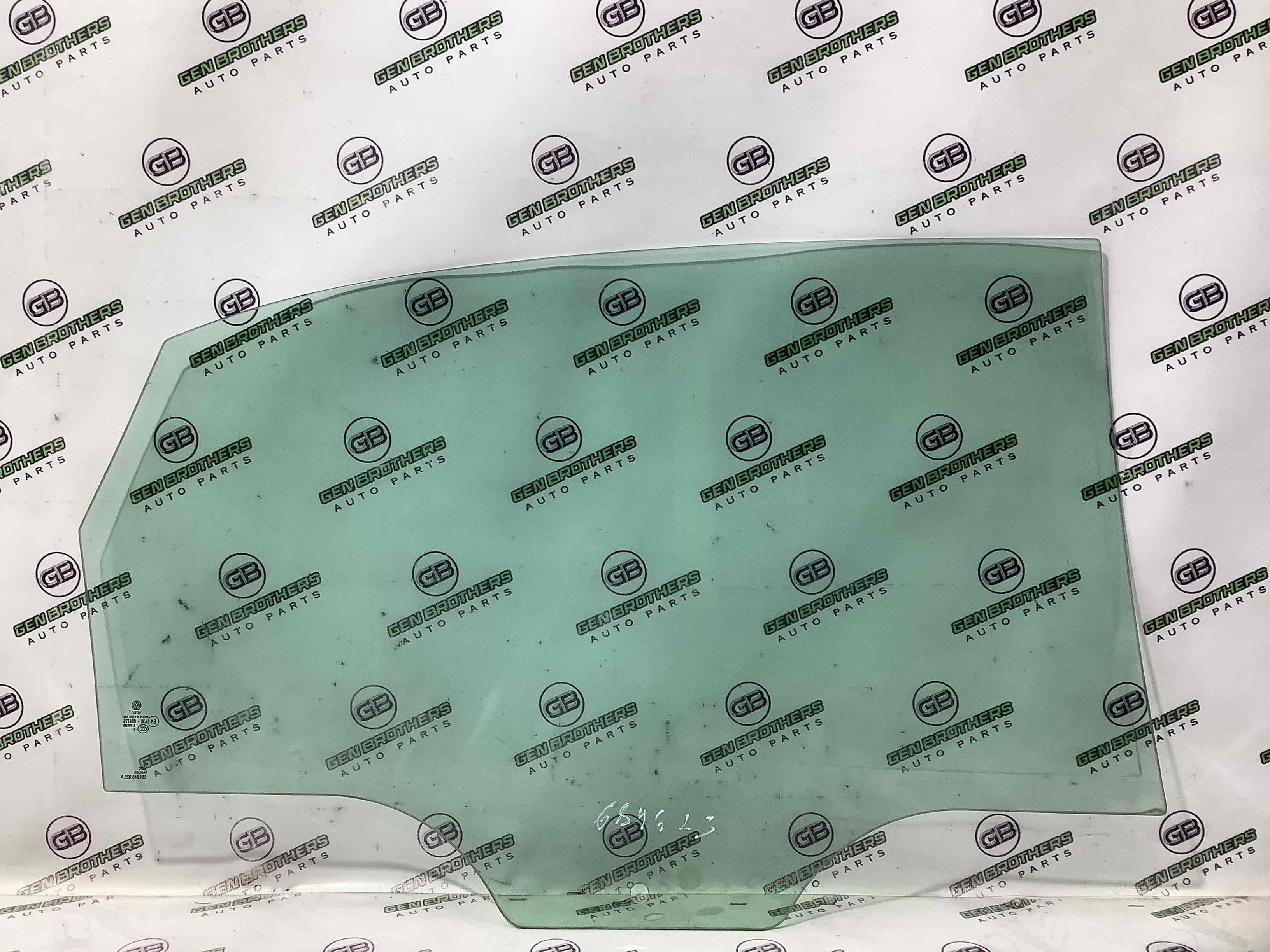 Скло заднє ліве