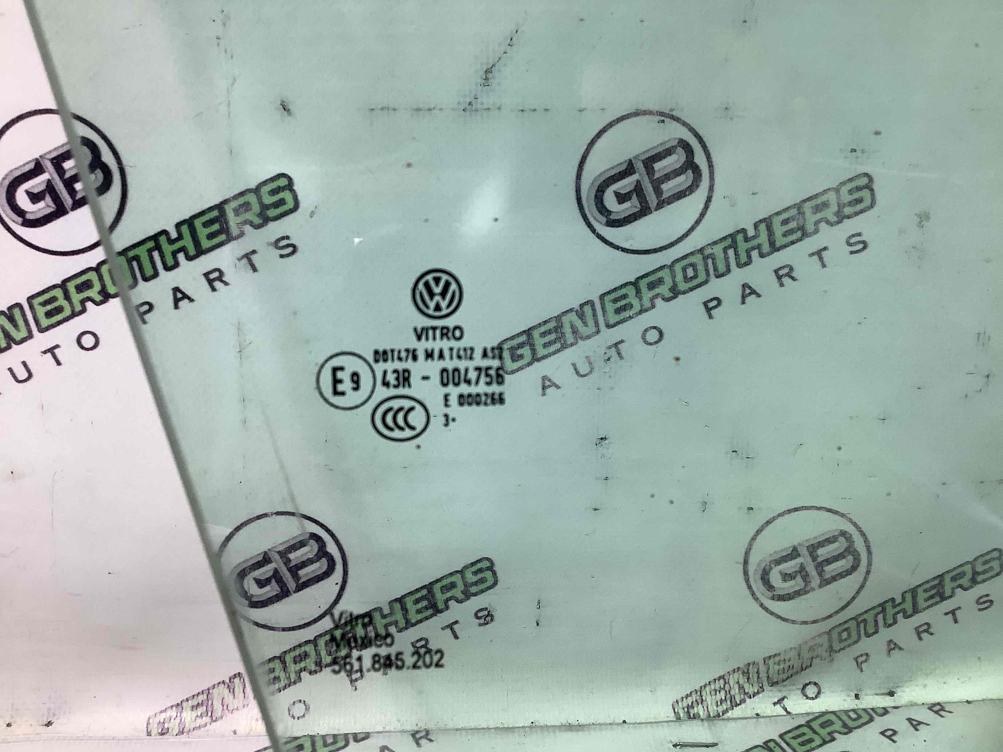 Скло переднє праве