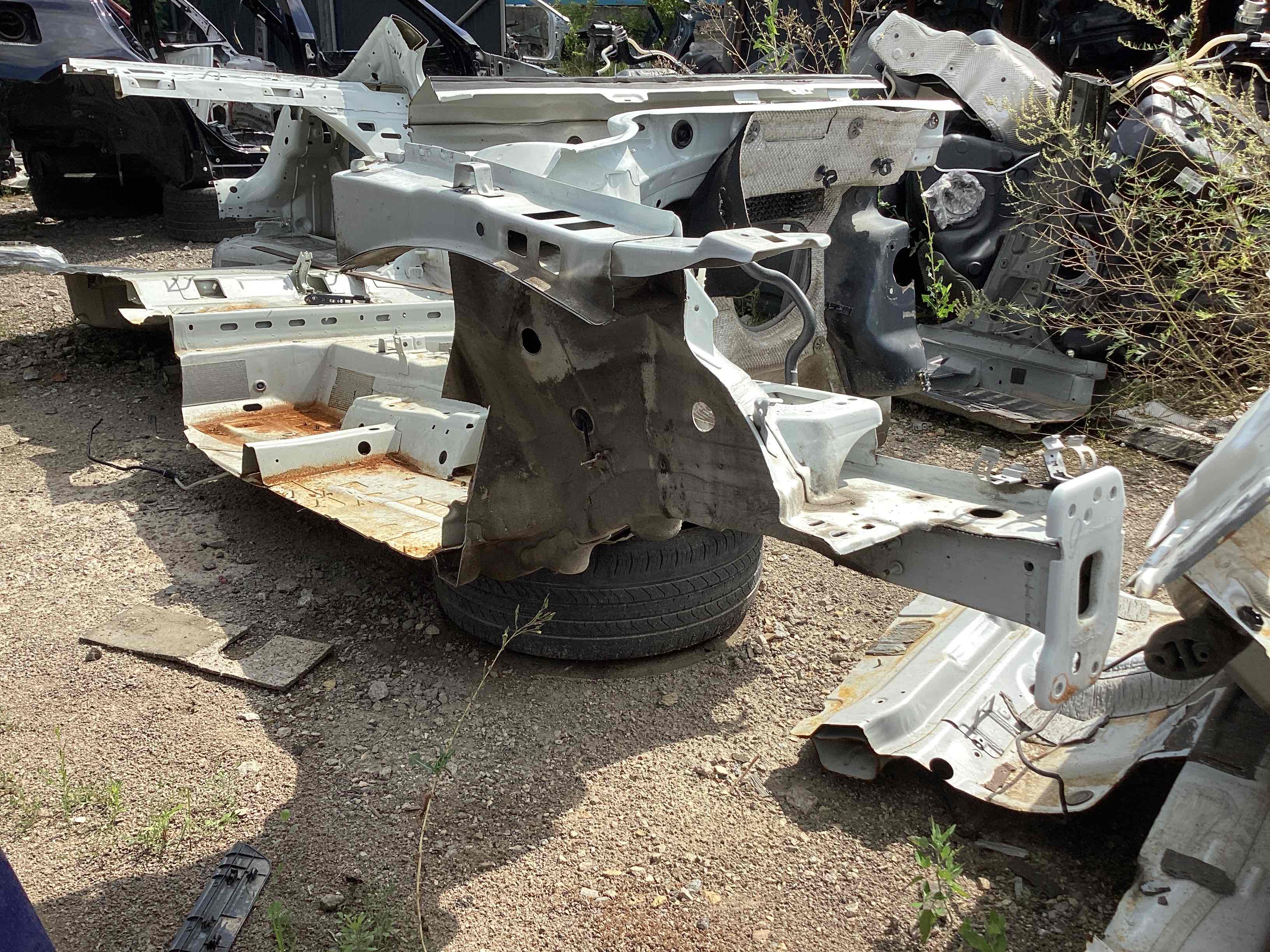 Чверть передня права