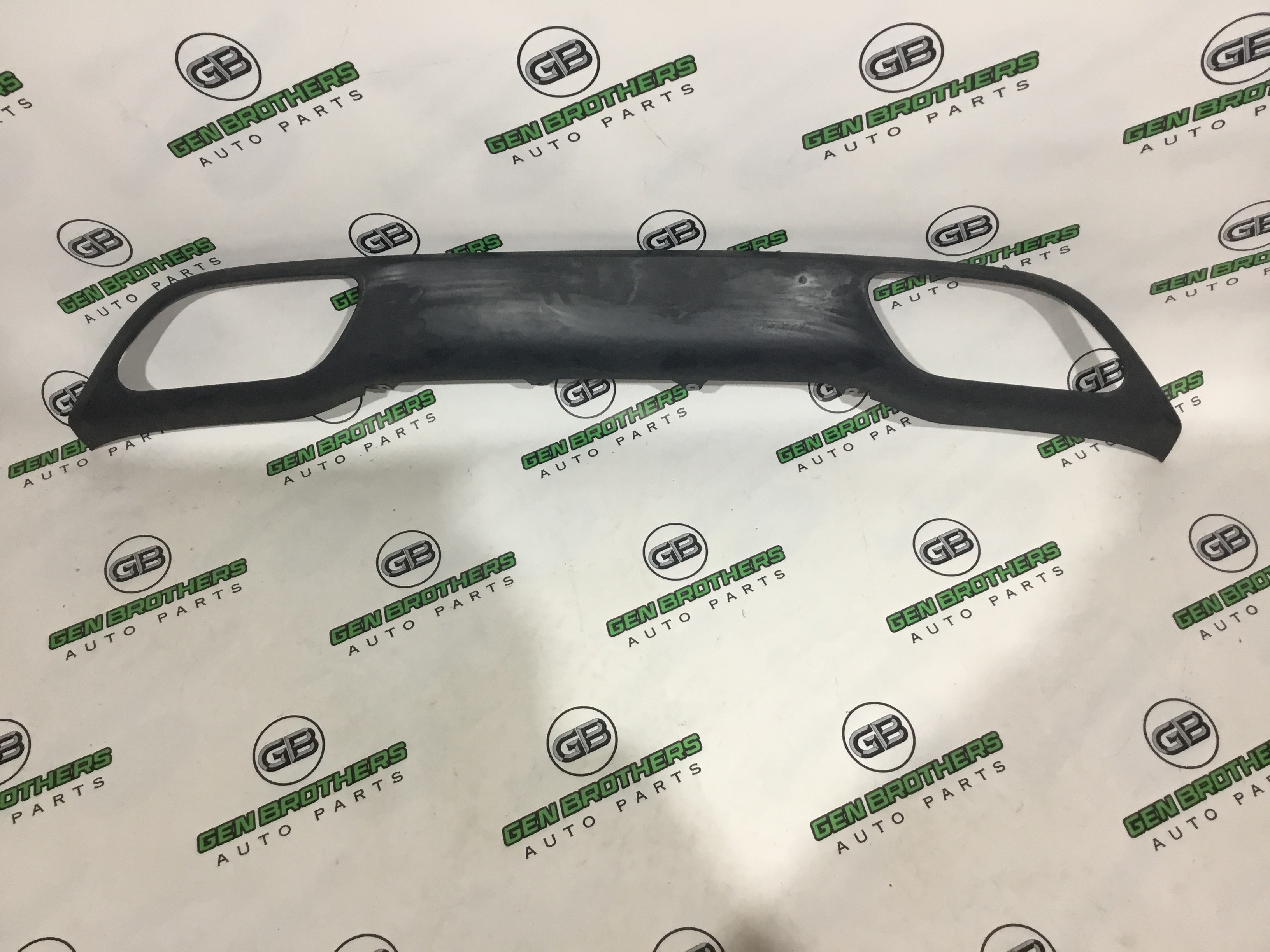 Бампер задній