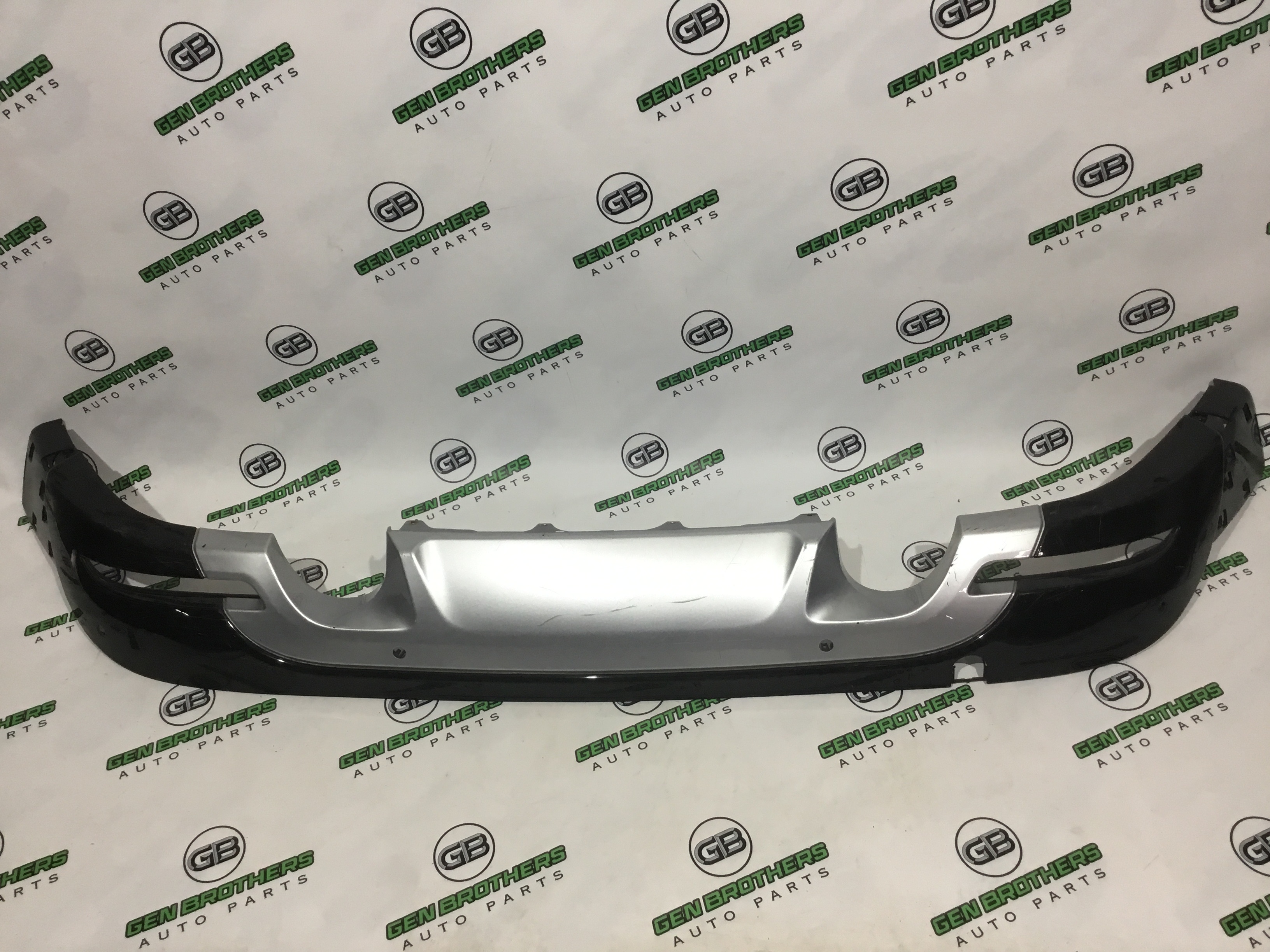 Бампер задній