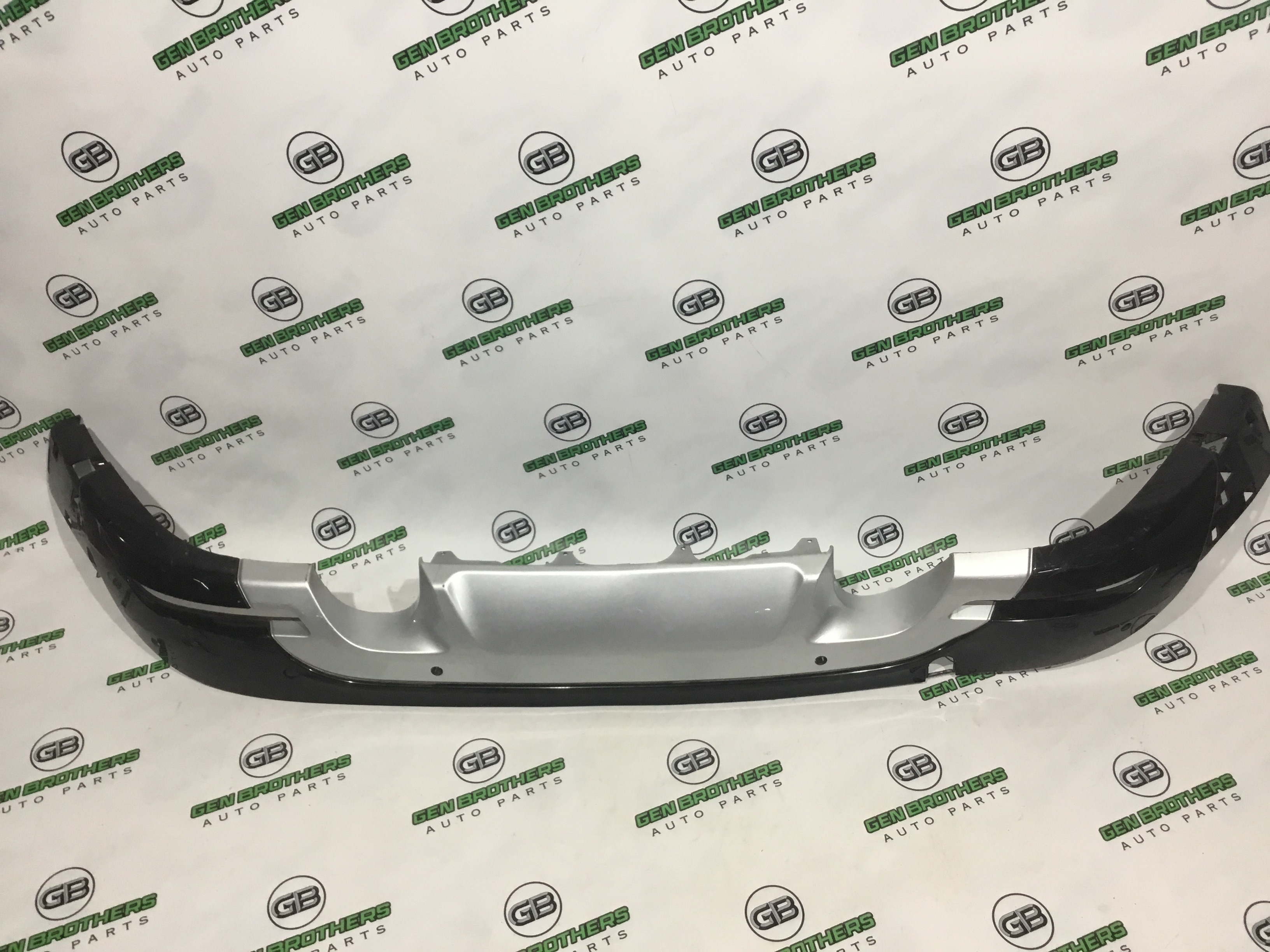 Бампер задній