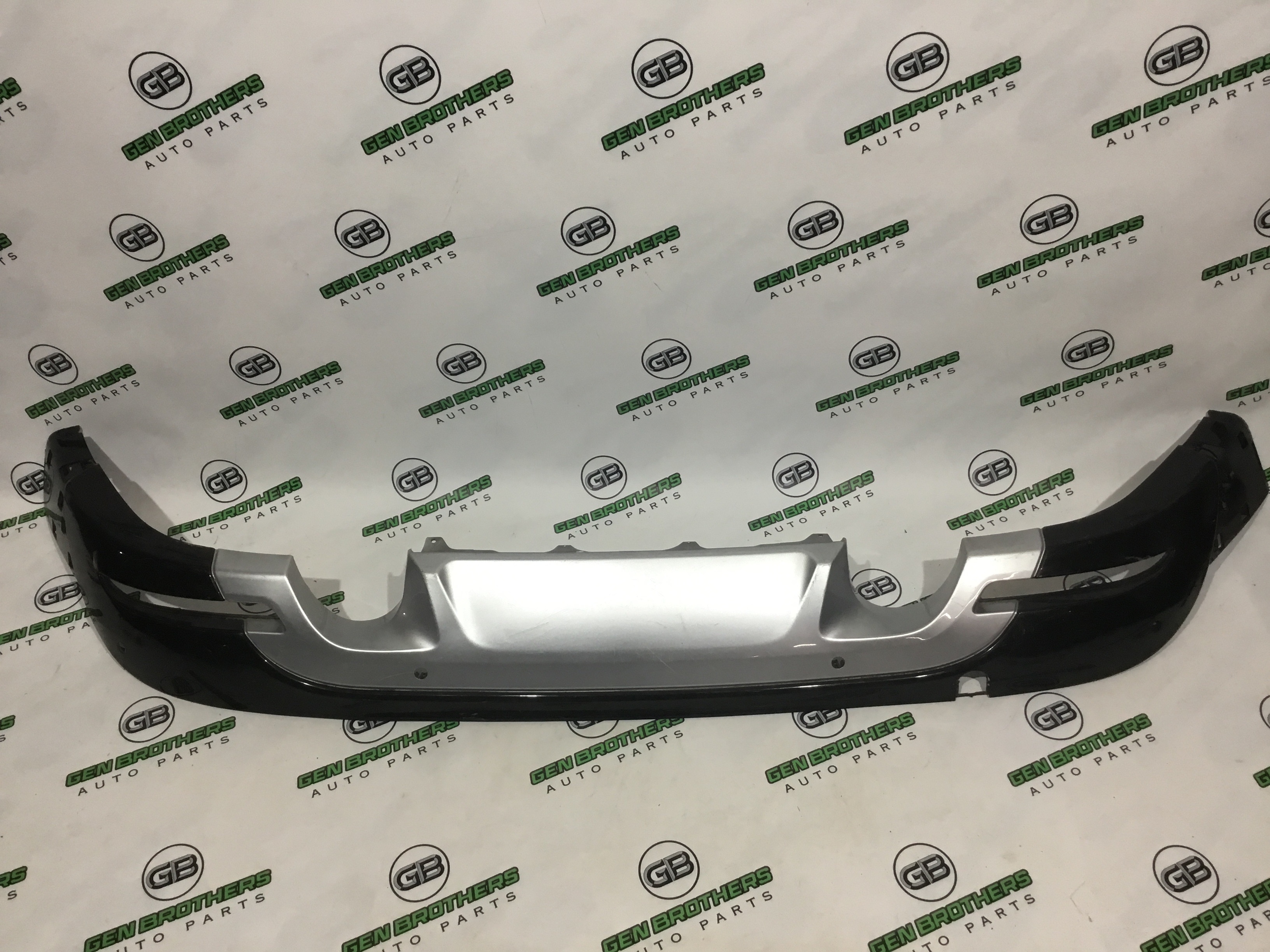 Бампер задній