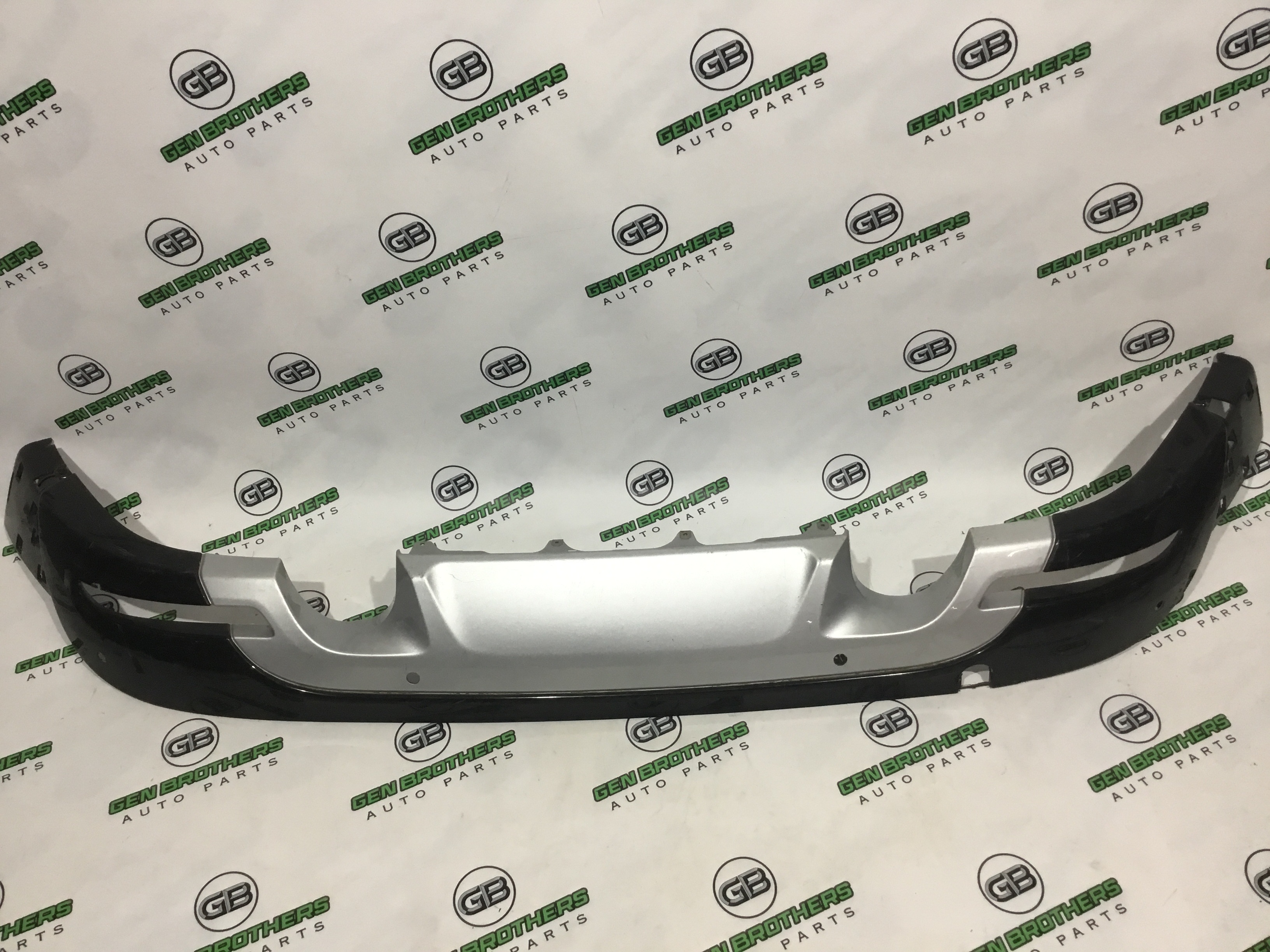 Бампер задній